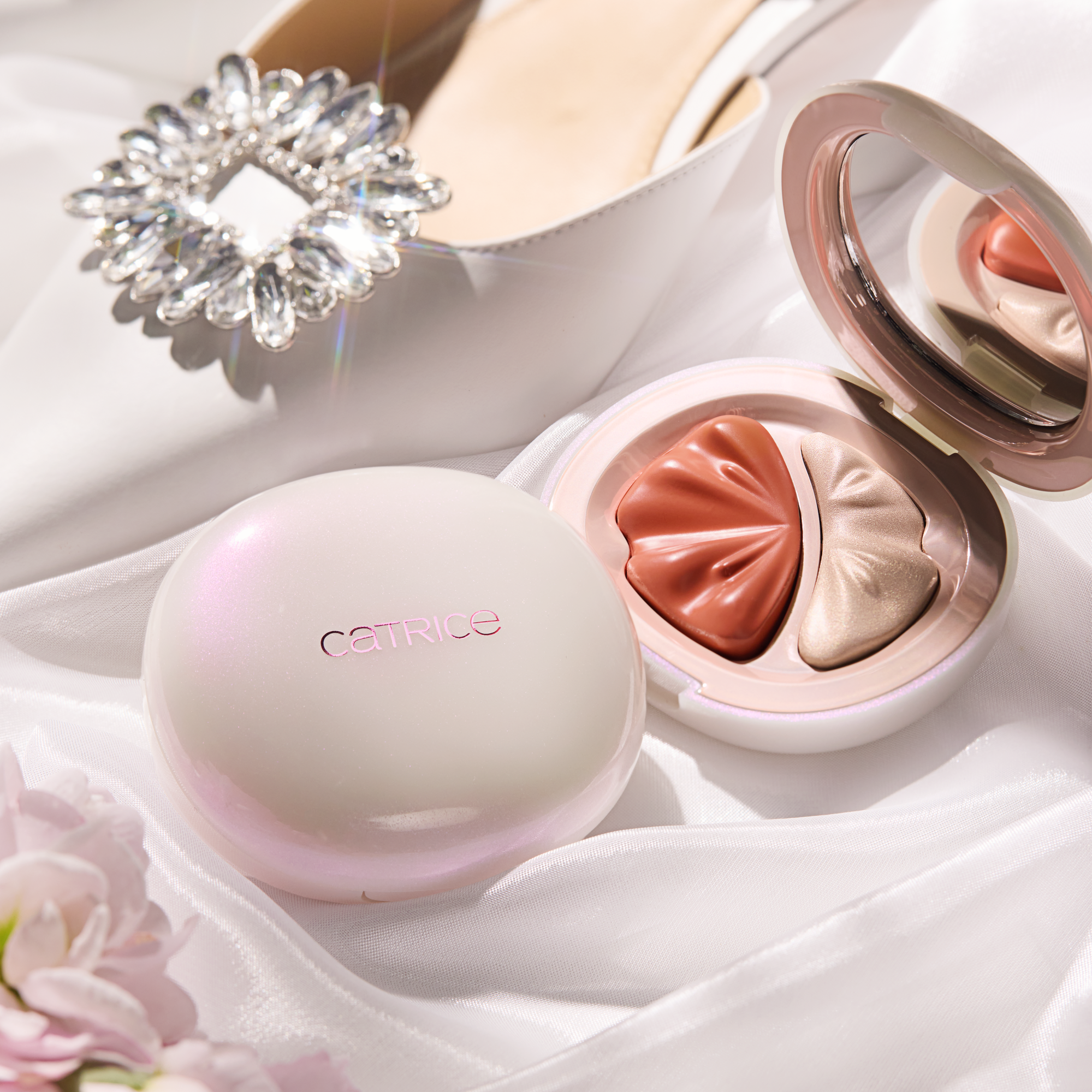 Bild: Catrice BRIDES & BESTIES Blush & Highlighter Duo C01