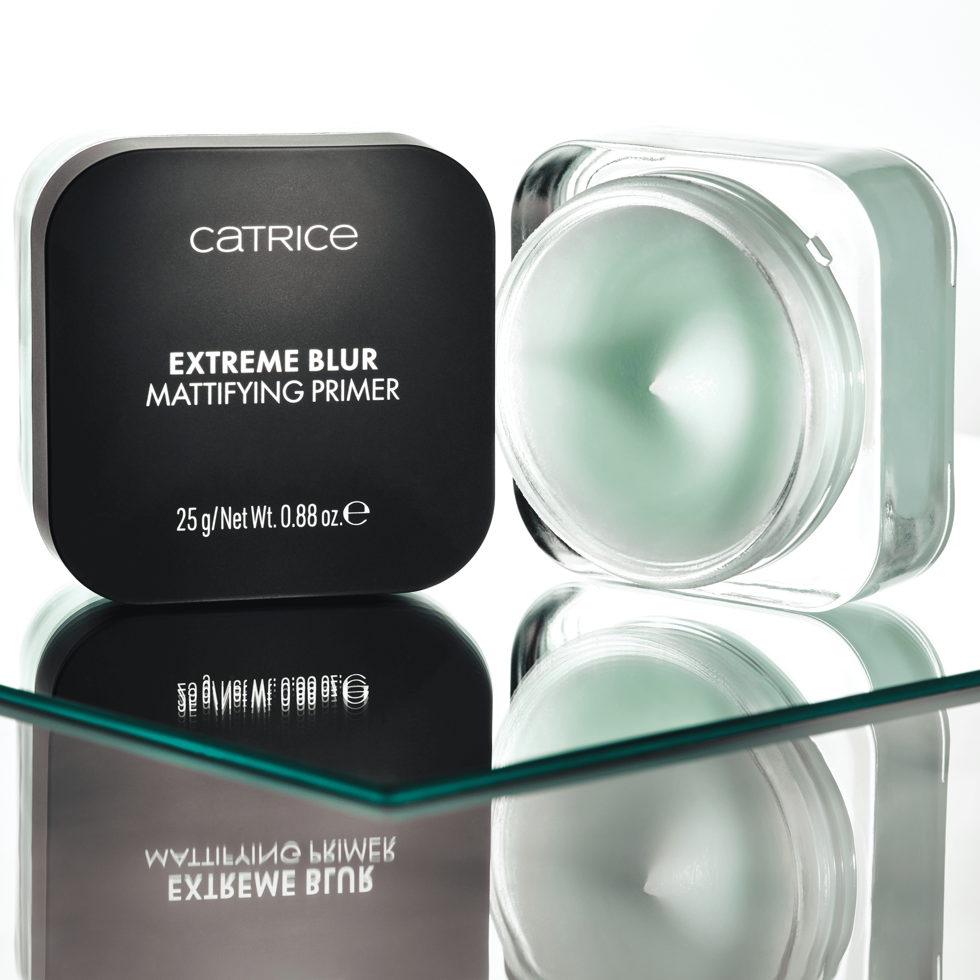 Bild: Catrice Extreme Blur Mattifying Primer 