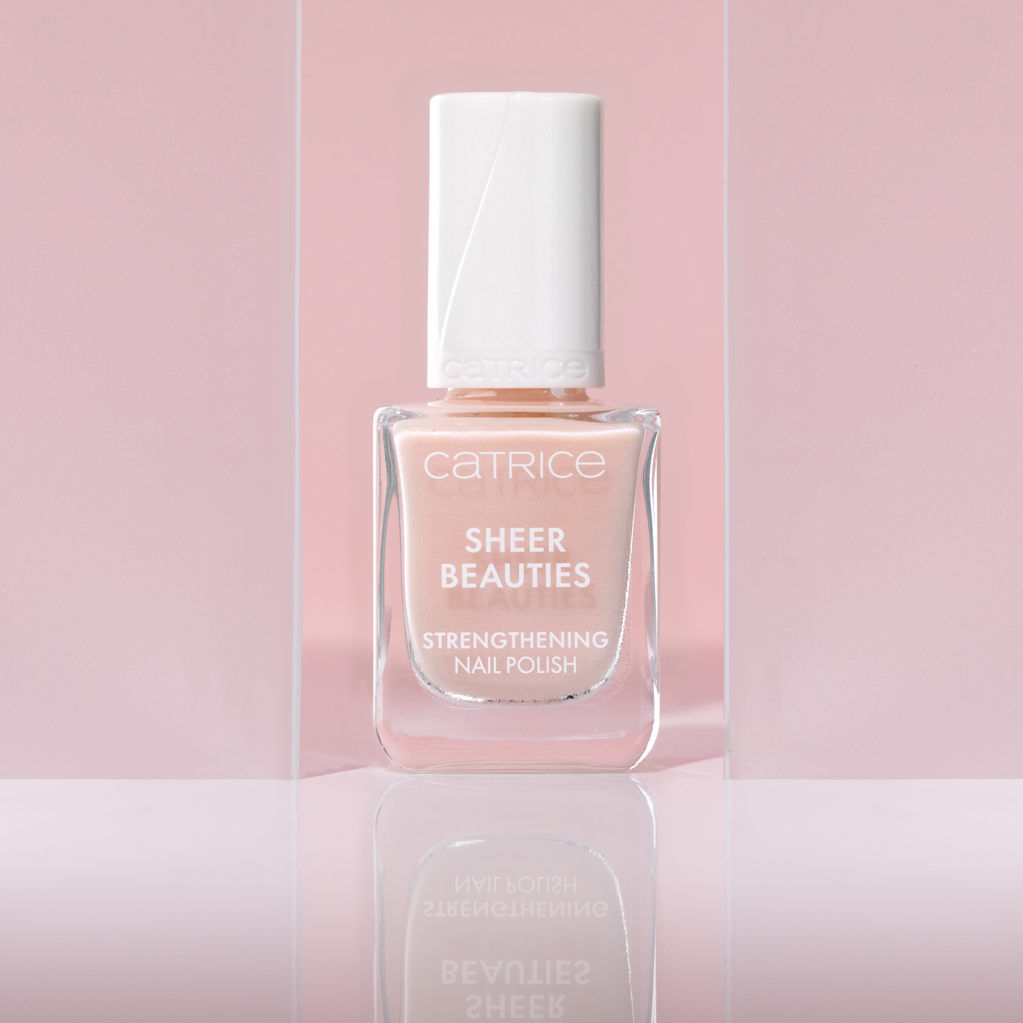 Bild: Catrice Sheer Beauties Strengthening Nail Polish Roses Are Rosy 020