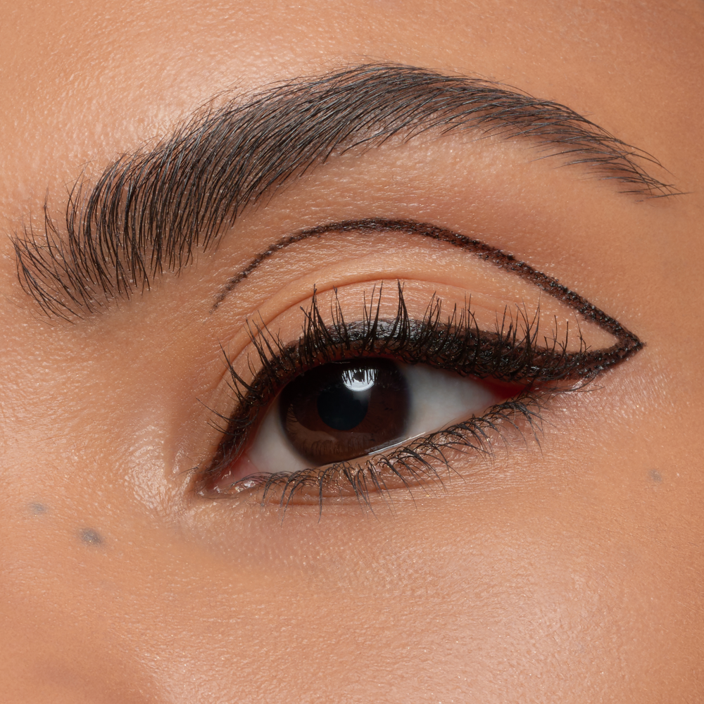 Bild: essence Eyeliner Pen Extra Long-Lasting blackest black 010