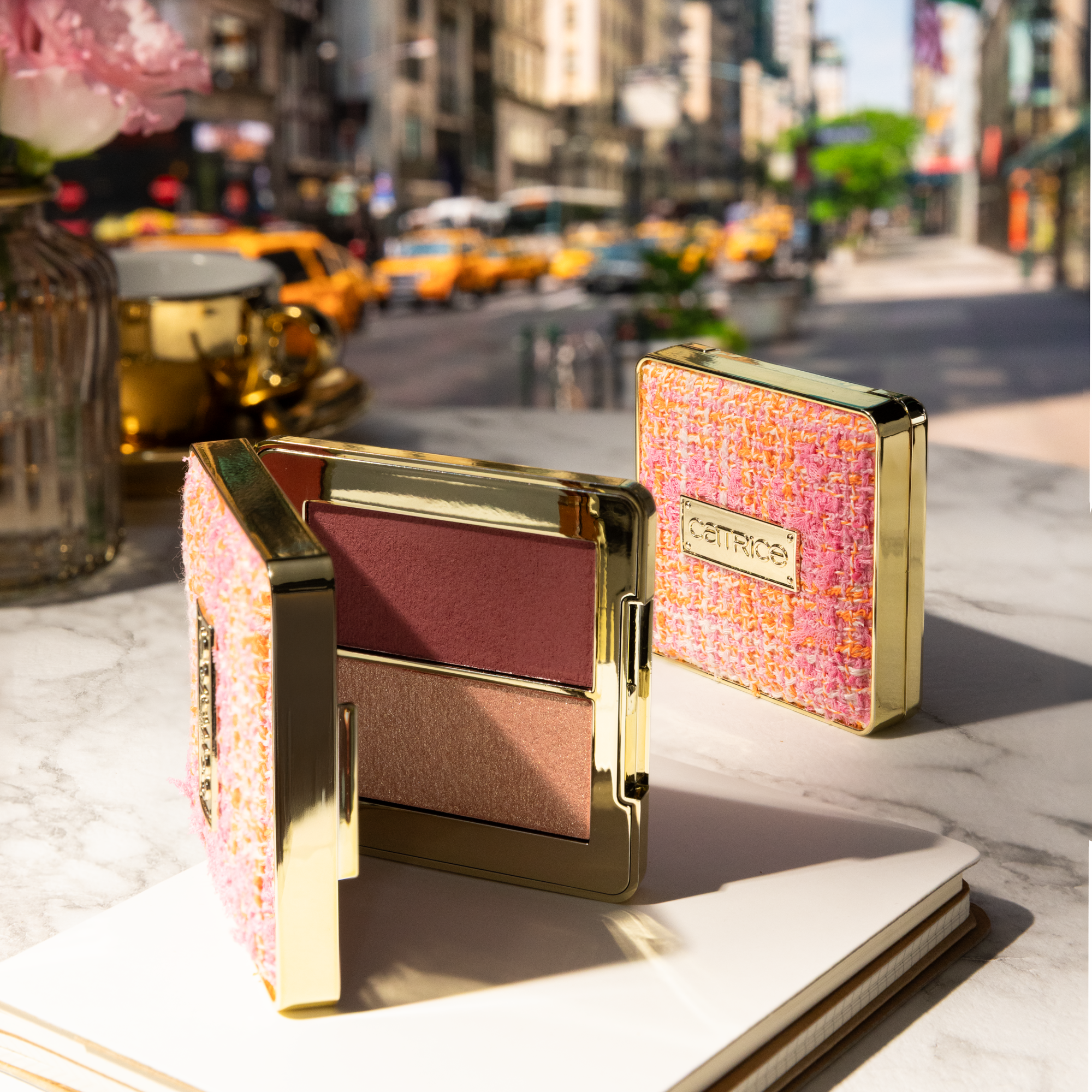 Bild: Catrice SPRING AND THE CITY Eye & Cheek Glow Complex Cherry Glow & Skyline Views