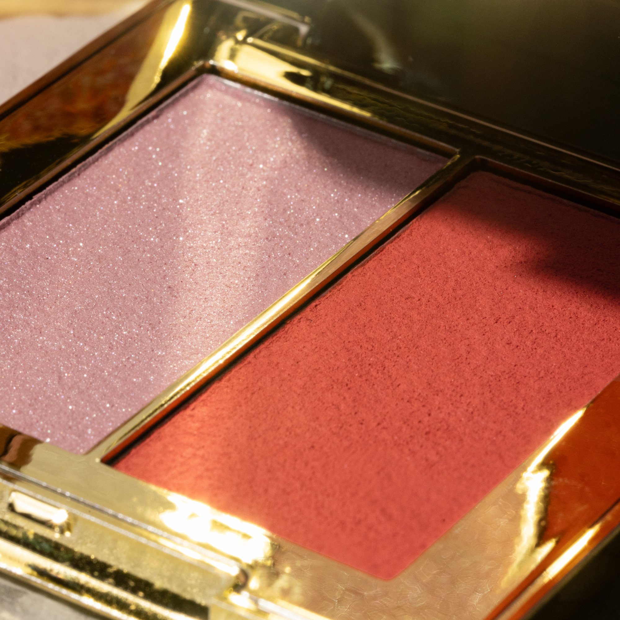 Bild: Catrice SPRING AND THE CITY Eye & Cheek Glow Complex Rosé & Rooftops