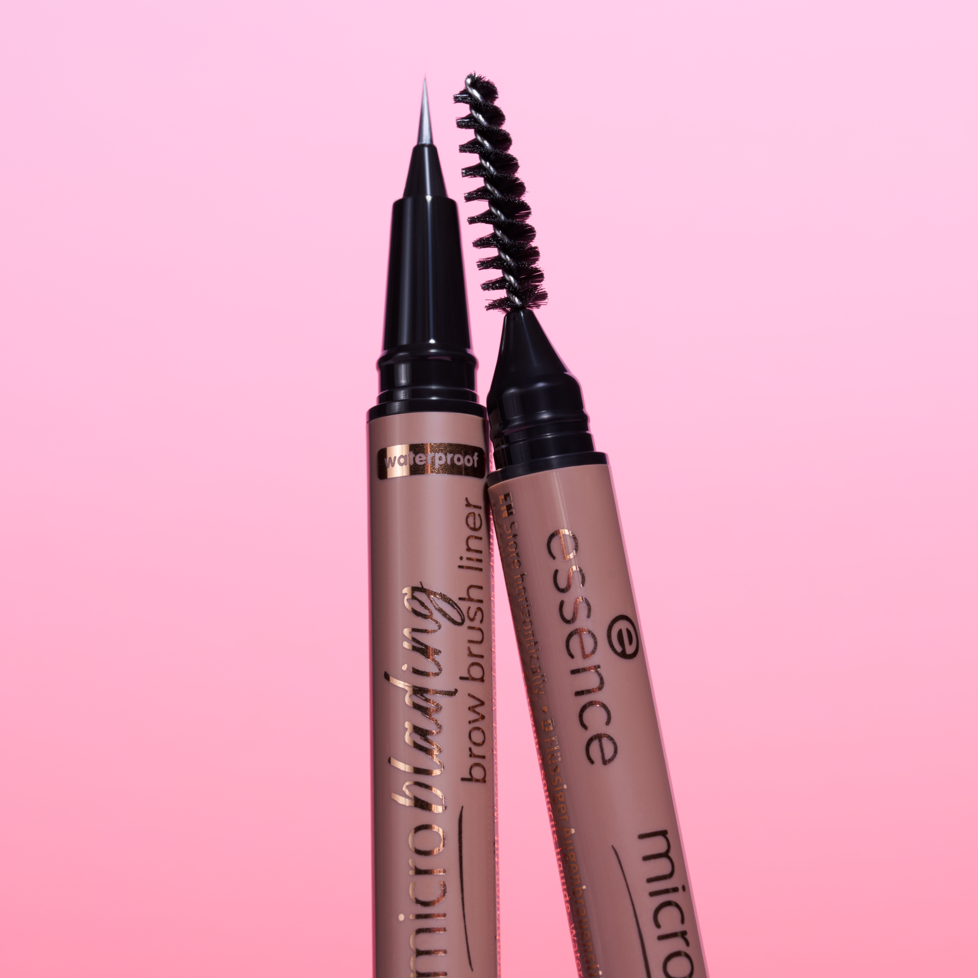 Bild: essence microblading brow brush liner Light Brown 02