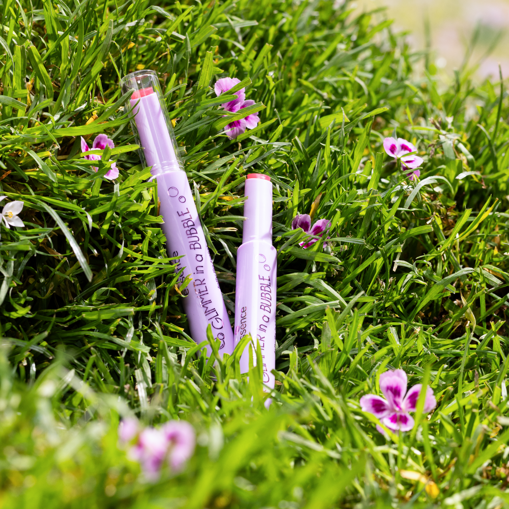 Bild: essence Glimmer In A Bubble Jelly Lip Balm 