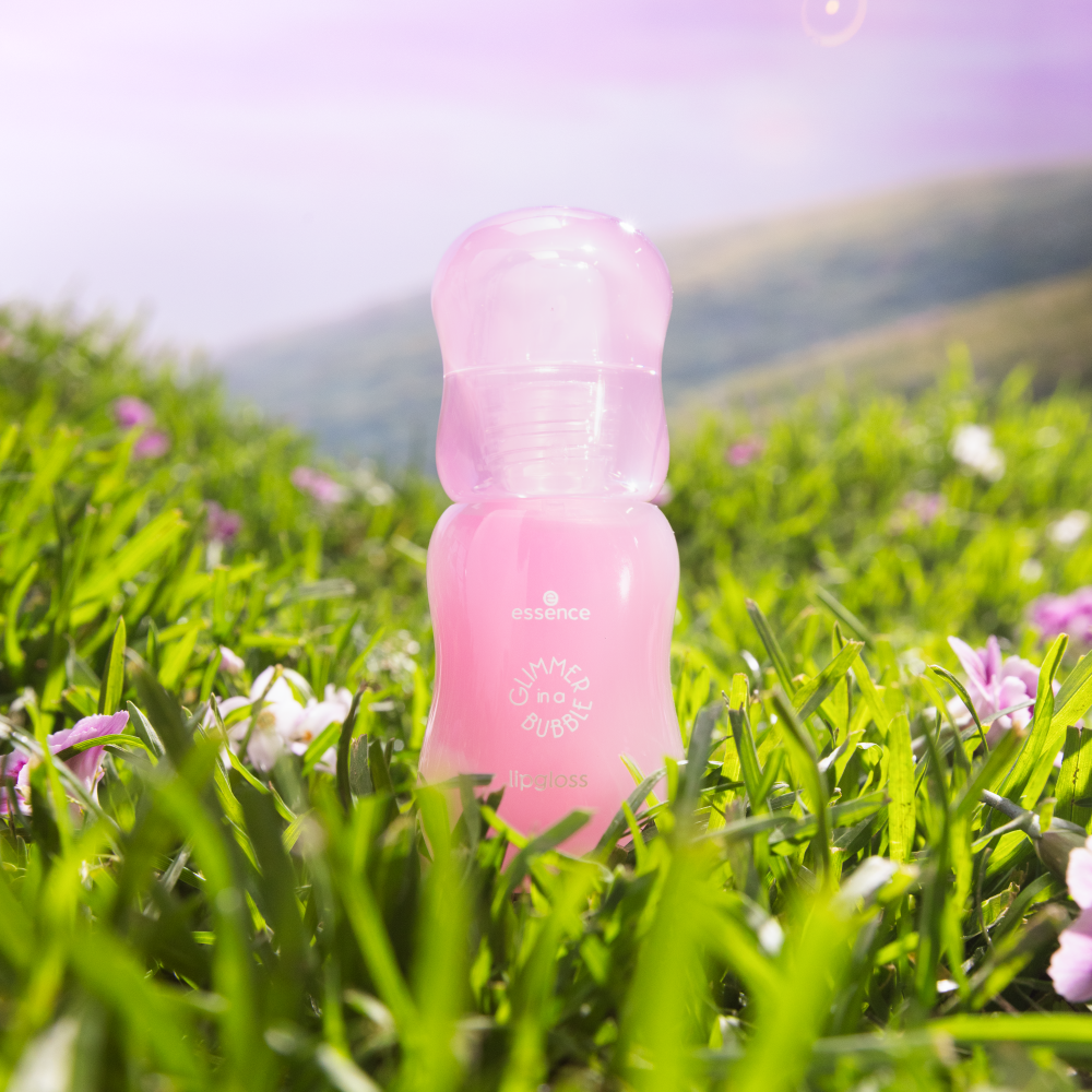 Bild: essence Glimmer In A Bubble Lipgloss 