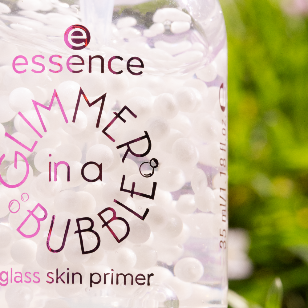 Bild: essence Glimmer In A Bubble Glass Skin Primer 
