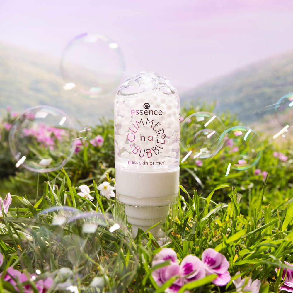 Bild: essence Glimmer In A Bubble Glass Skin Primer 