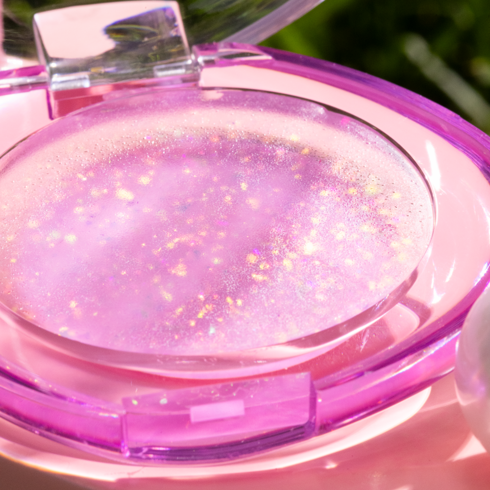 Bild: essence Glimmer In A Bubble pH-Reacting Lip & Cheek Balm 