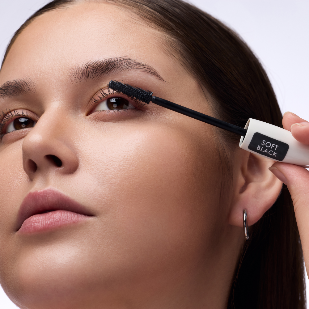 Bild: Catrice Glam & Doll Tinted Primer Mascara Base 