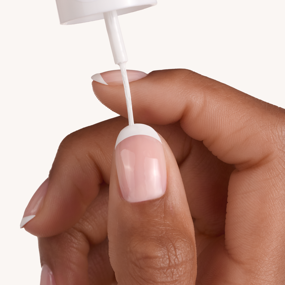 Bild: essence Nagellack French Manicure Tip Painter 