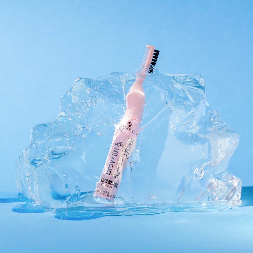 Bild: essence brow lift & freeze glue 