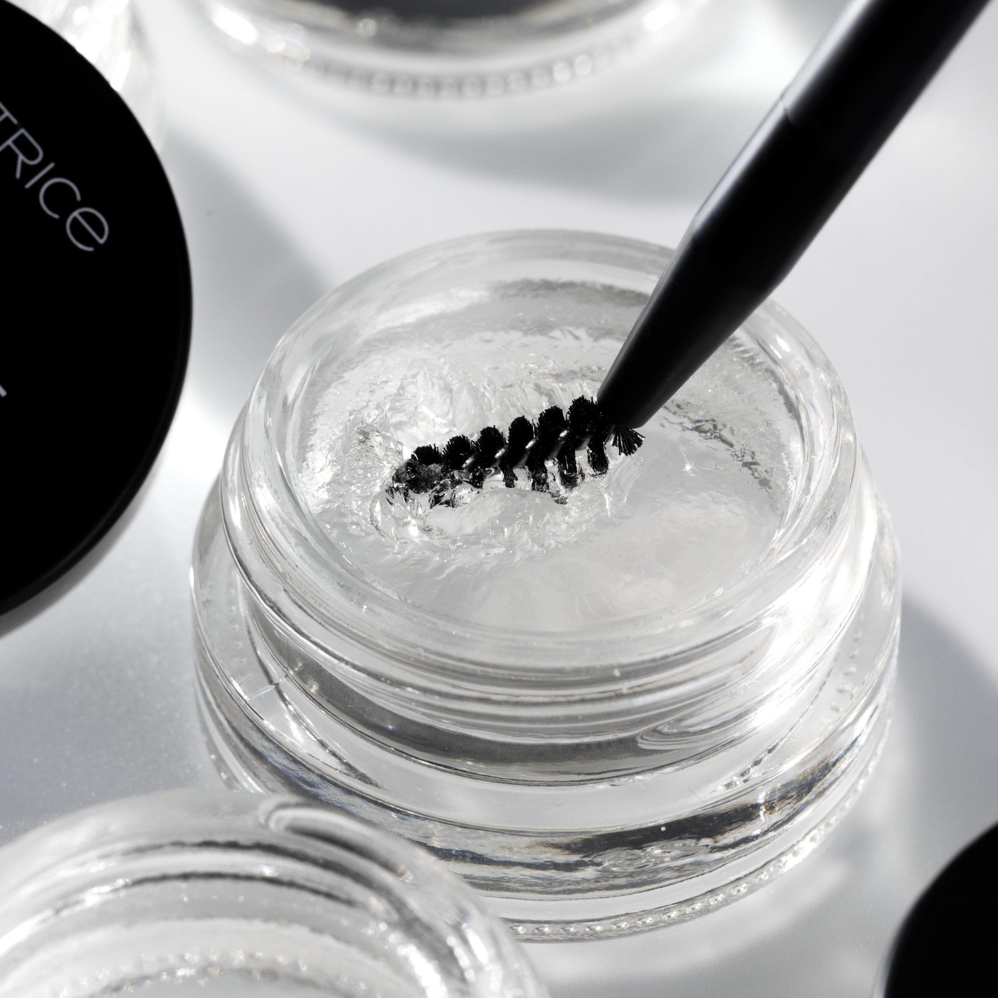 Bild: Catrice Lift & Laminate Brow Gel Transparent 