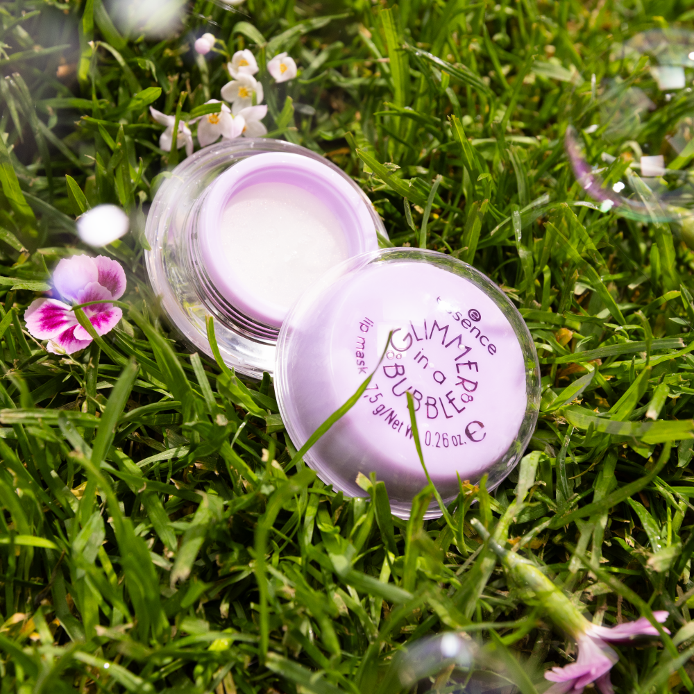 Bild: essence Glimmer In A Bubble Lip Mask 