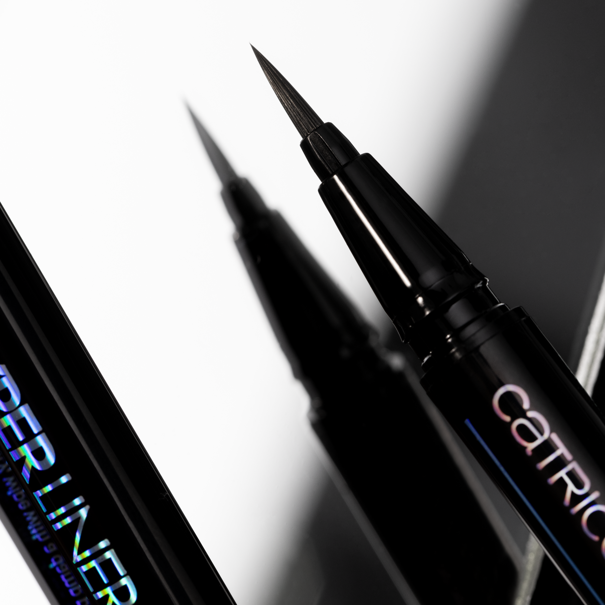 Bild: Catrice Hyper Liner Brush Eyeliner Classic Black 