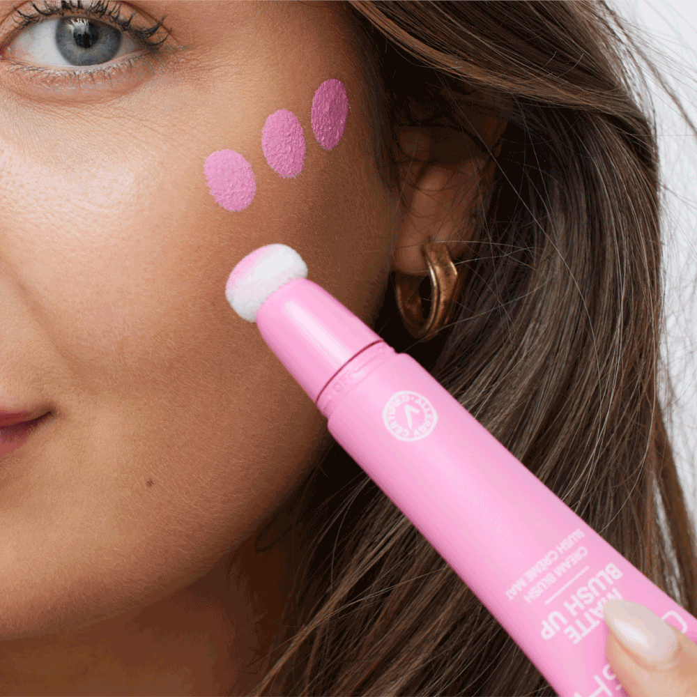Bild: GOSH Matte Blush Up Cream Blush Hot Pink