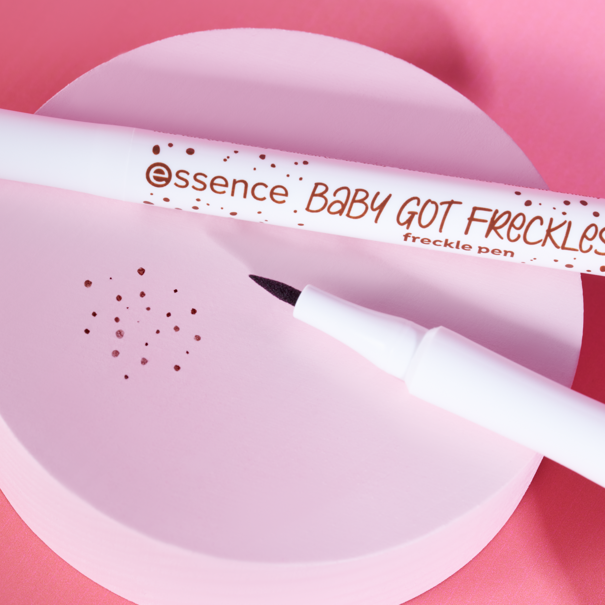 Bild: essence baby got FRECKLES freckle pen Faux Real 