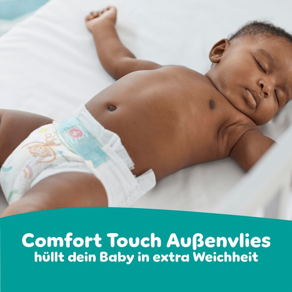 Ein Baby schläft ruhig auf dem Rücken und trägt eine Pampers Baby-Dry Windel. Am unteren Rand des Bildes befindet sich ein türkisfarbender Banner mit dem Text "ComfortTouch-AuÃenvlies hüllt dein Baby in extra Weichheit."