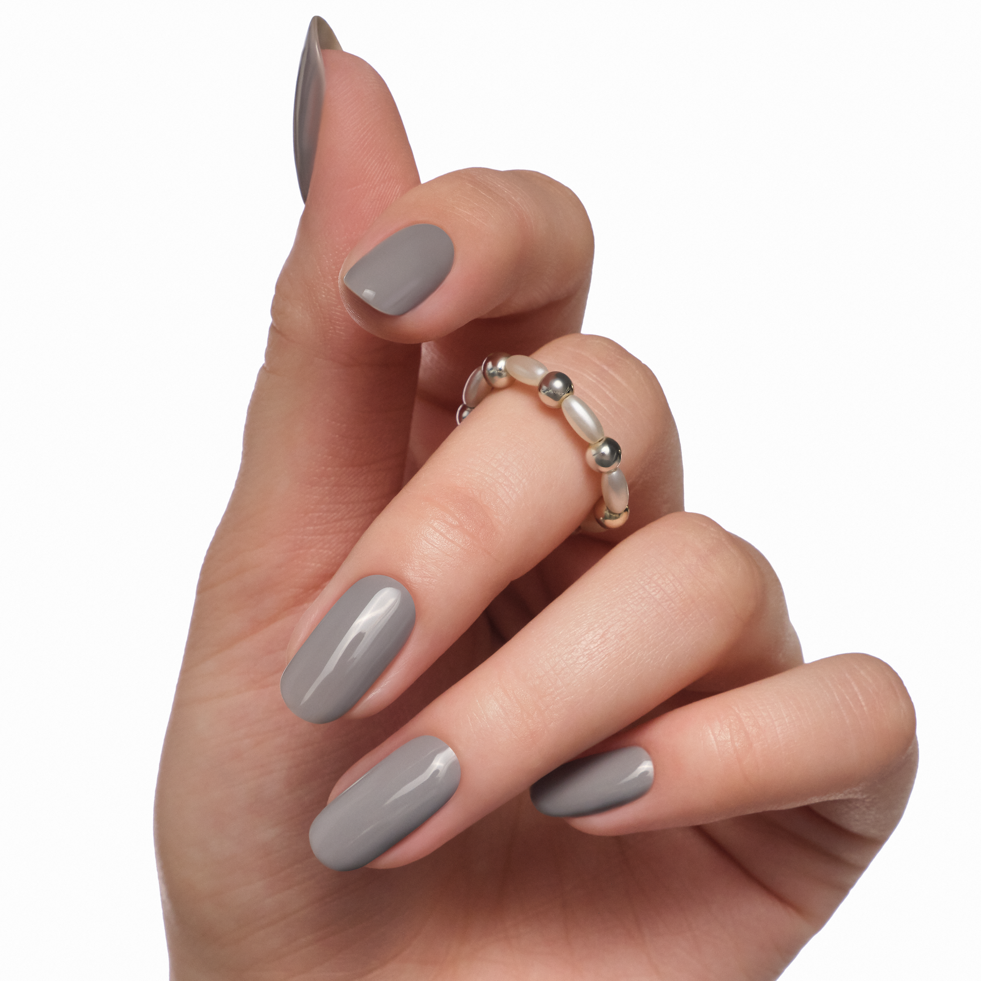 Bild: essence UV GEL EASY OFF uv nail polish dancing in grey clouds