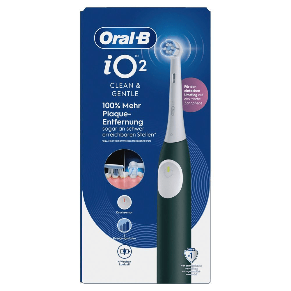 Oral-B iO2 Zahnbürste in der Verpackung, die mit "100% Mehr Plaque-Entfernung, sogar an schwer erreichbaren Stellen" wirbt.
