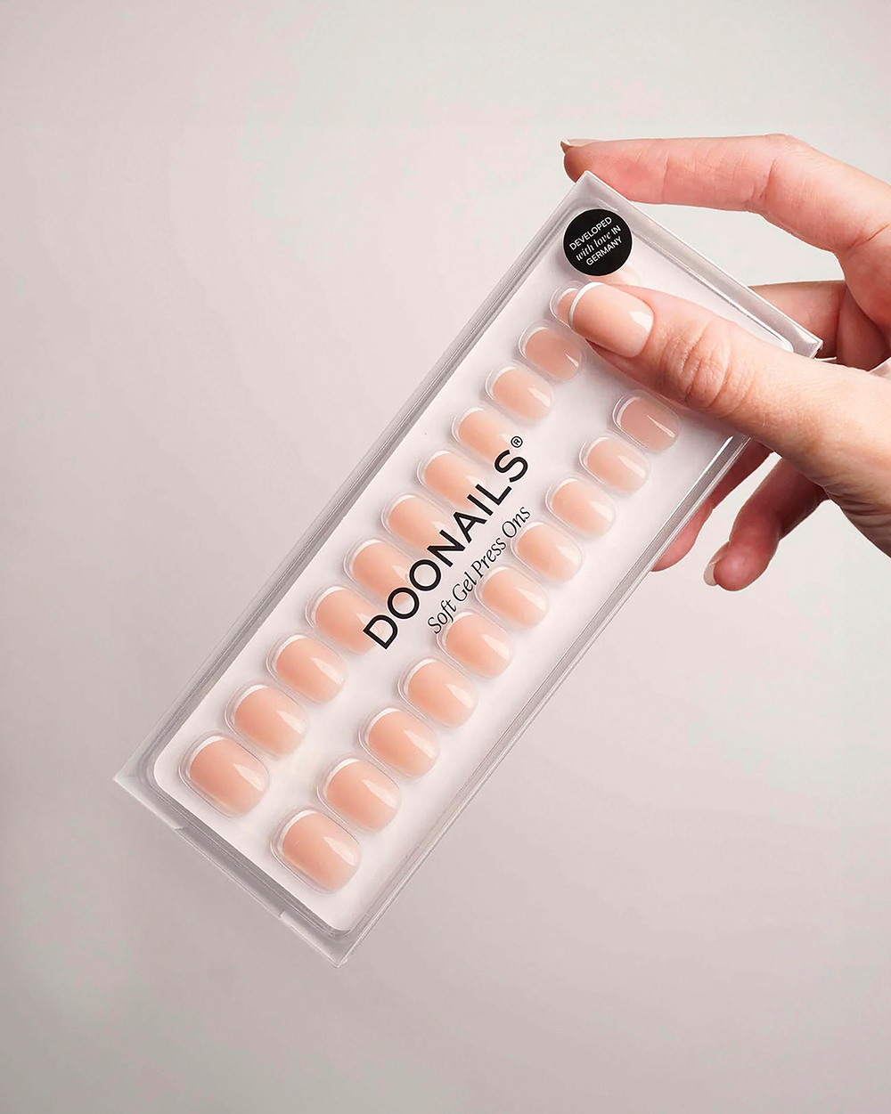Bild: DOONAILS Soft Gel Press Ons Classic French 