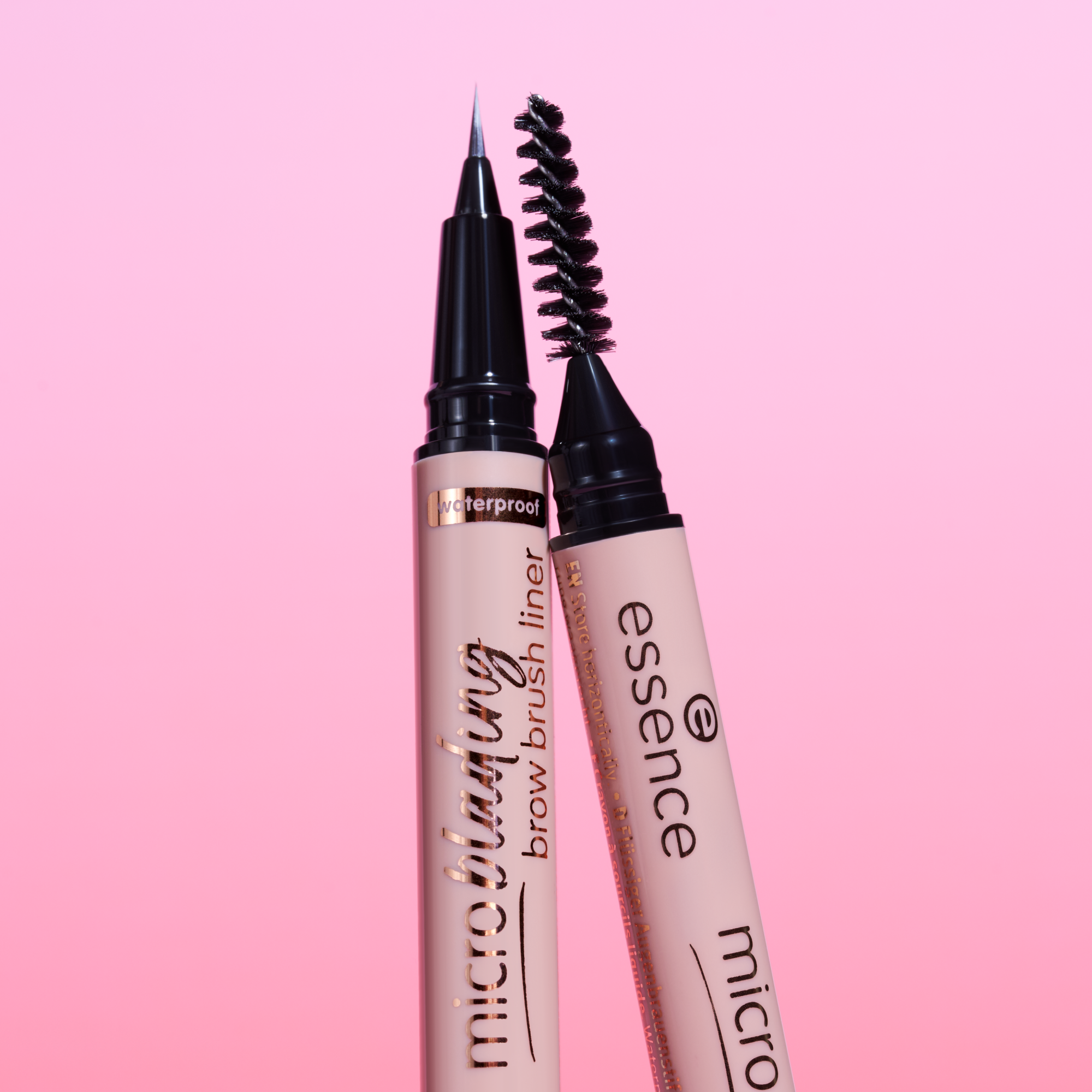Bild: essence microblading brow brush liner Soft Blonde 01