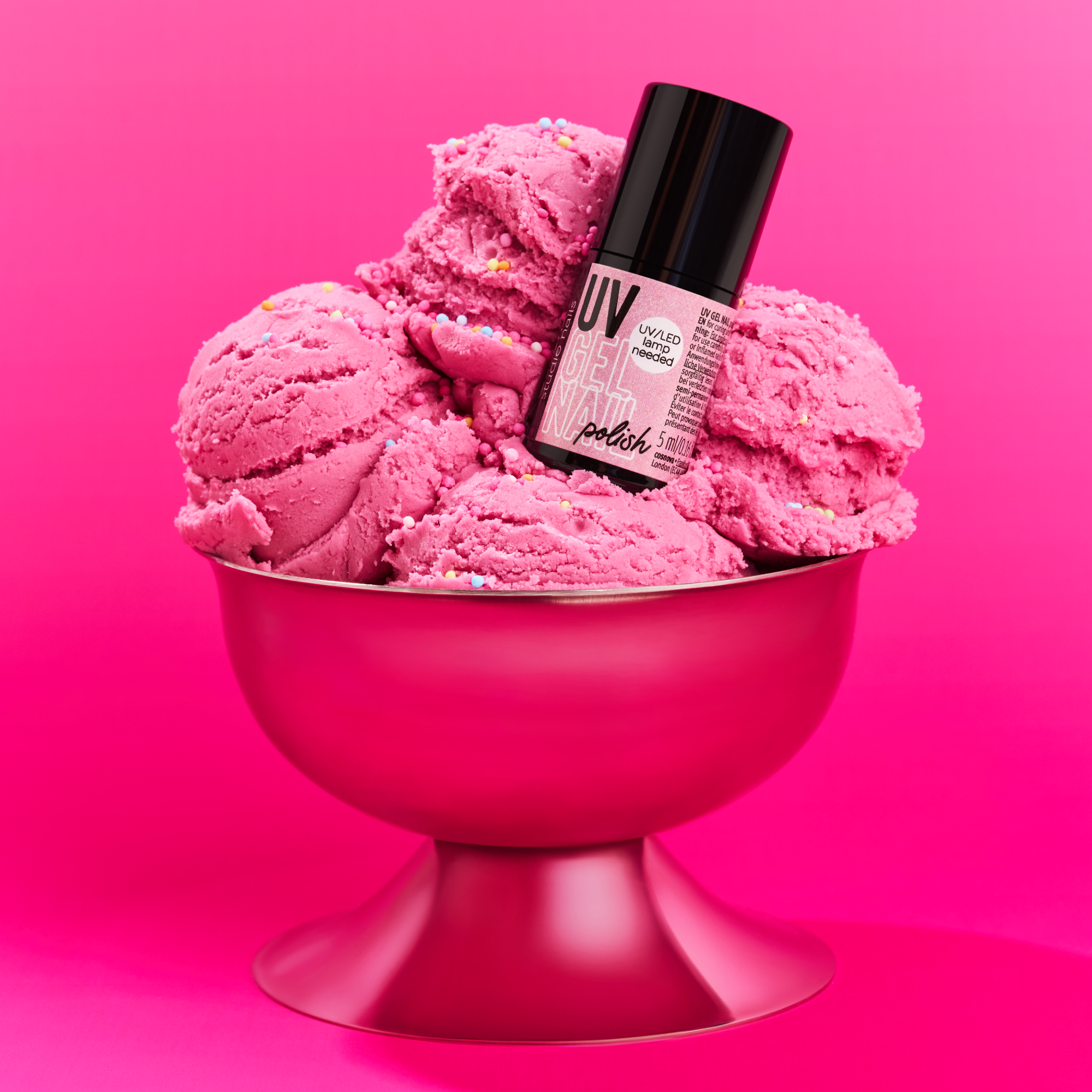 Bild: essence studio nails UV GEL NAIL polish 214