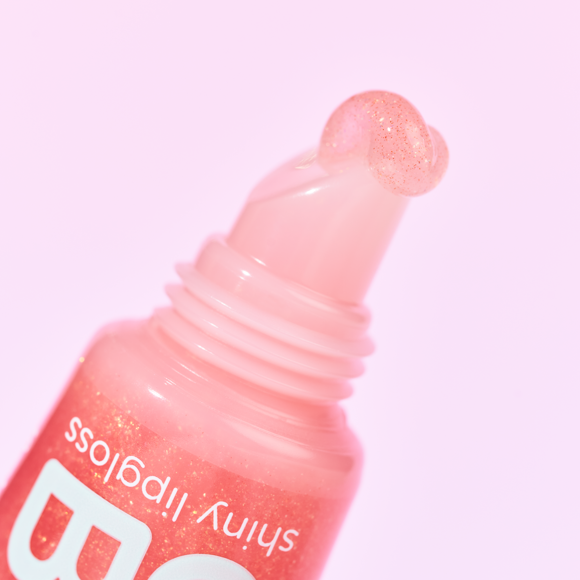 Bild: essence CANDY BOMB shiny lipgloss Cotton Candy