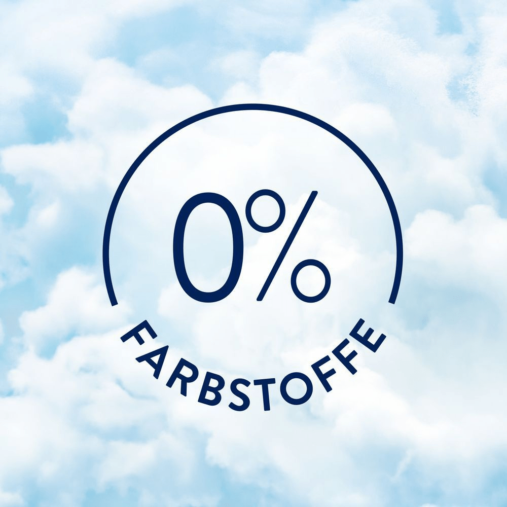 Lenor Marketingbild, das den Verzicht auf Farbstoffe durch einen großen 0% Farbstoffe -Schriftzug in Wolken betont.