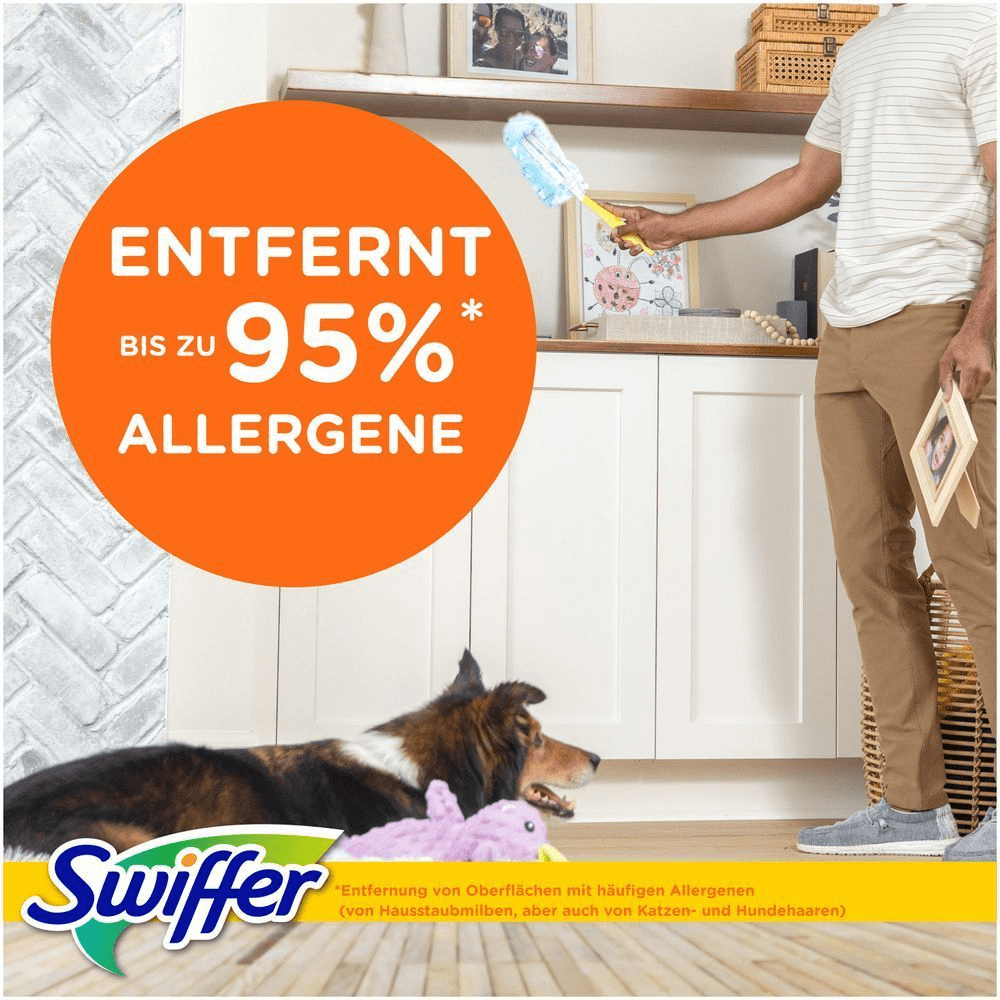 Swiffer Staubmagnet entfernt Allergene von Oberflächen, während ein Hund im Hintergrund liegt.