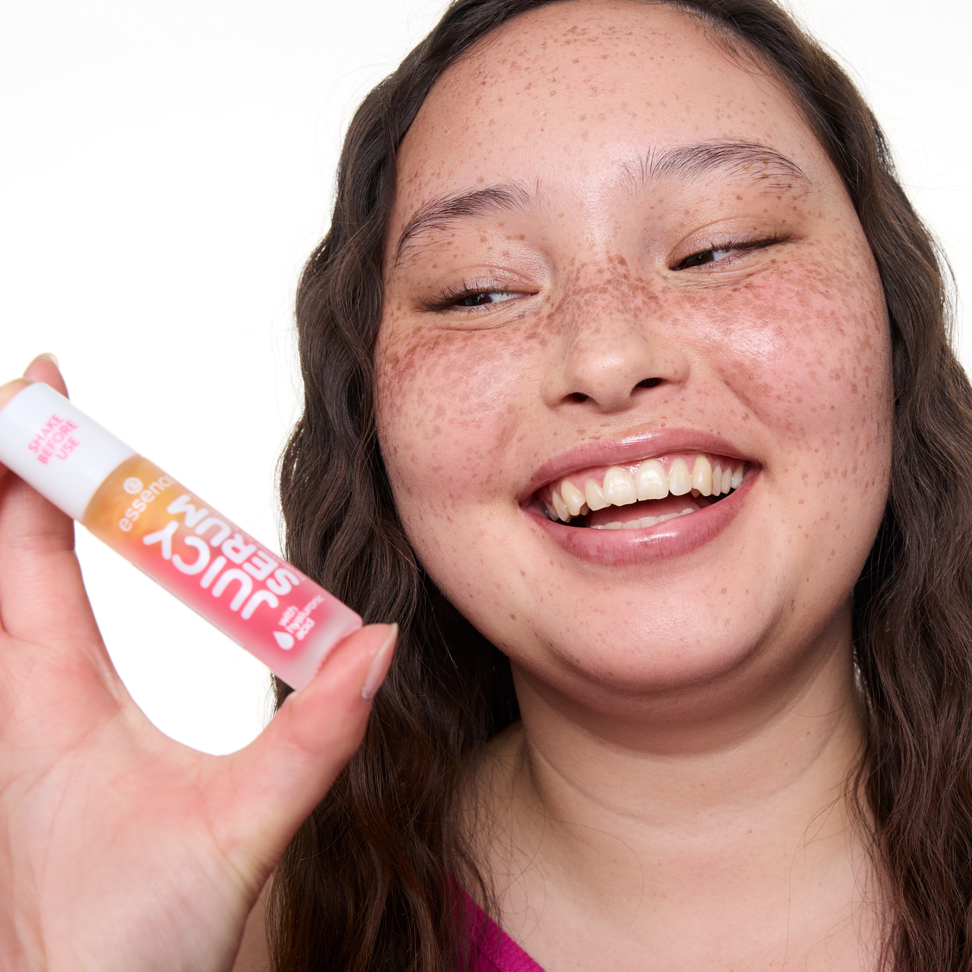 Bild: essence JUICY SERUM hydrating lip treatment 