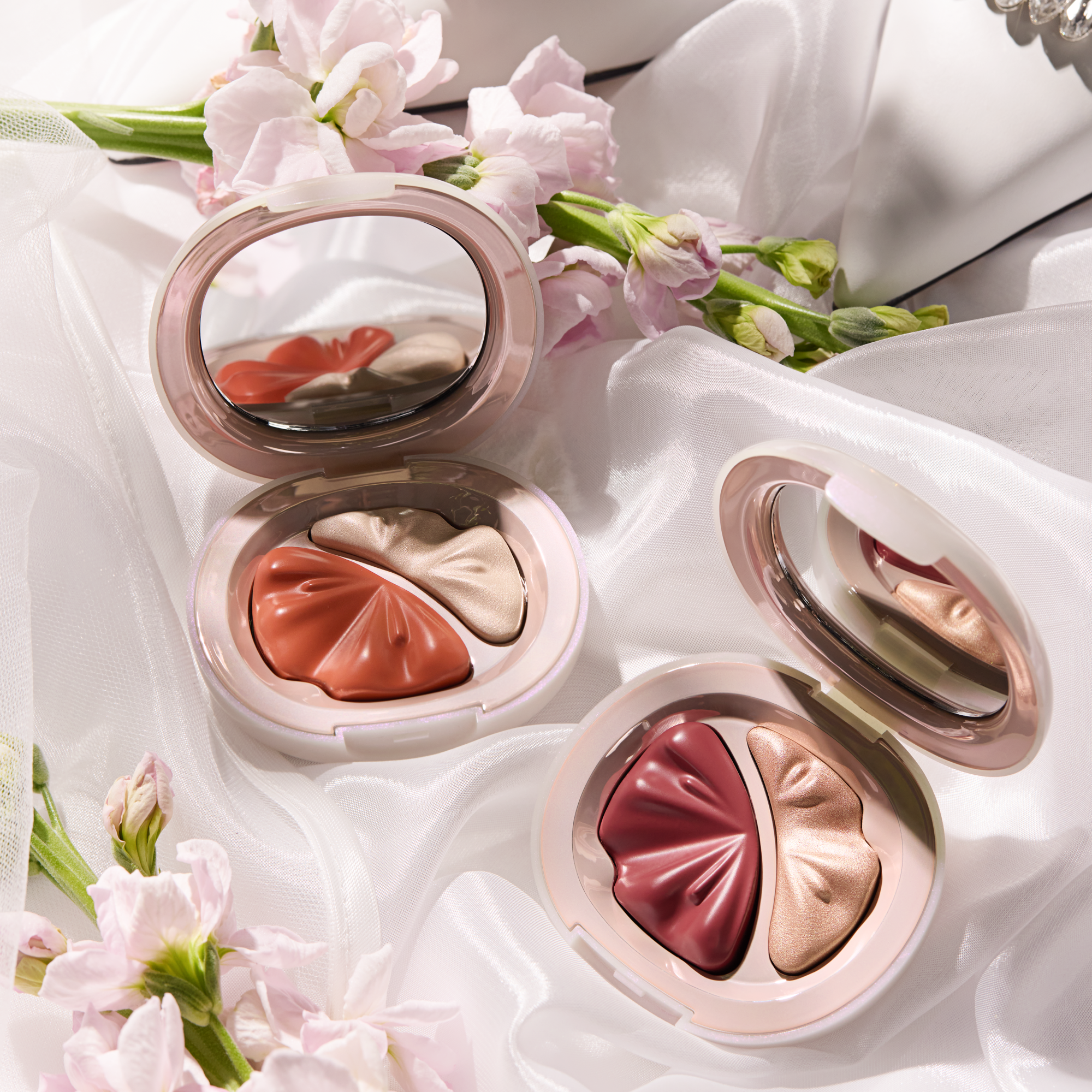 Bild: Catrice BRIDES & BESTIES Blush & Highlighter Duo C02