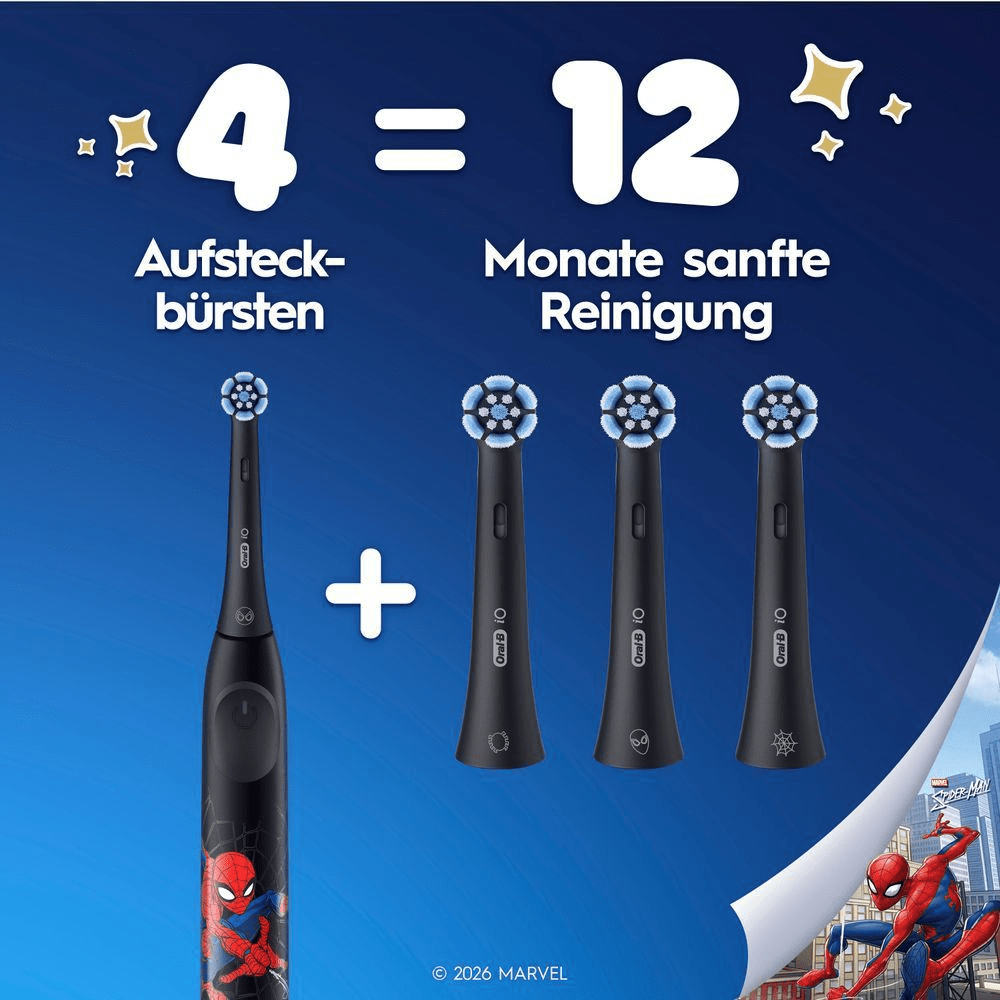 Zahnbürste + Bürstenkopf und 3 Aufsteckbürsten daneben, zeigt, dass 4 Bürstenköpfe =12 Monate sanfte Reinigung sorgen.Spiderman in der Ecke des Bildes