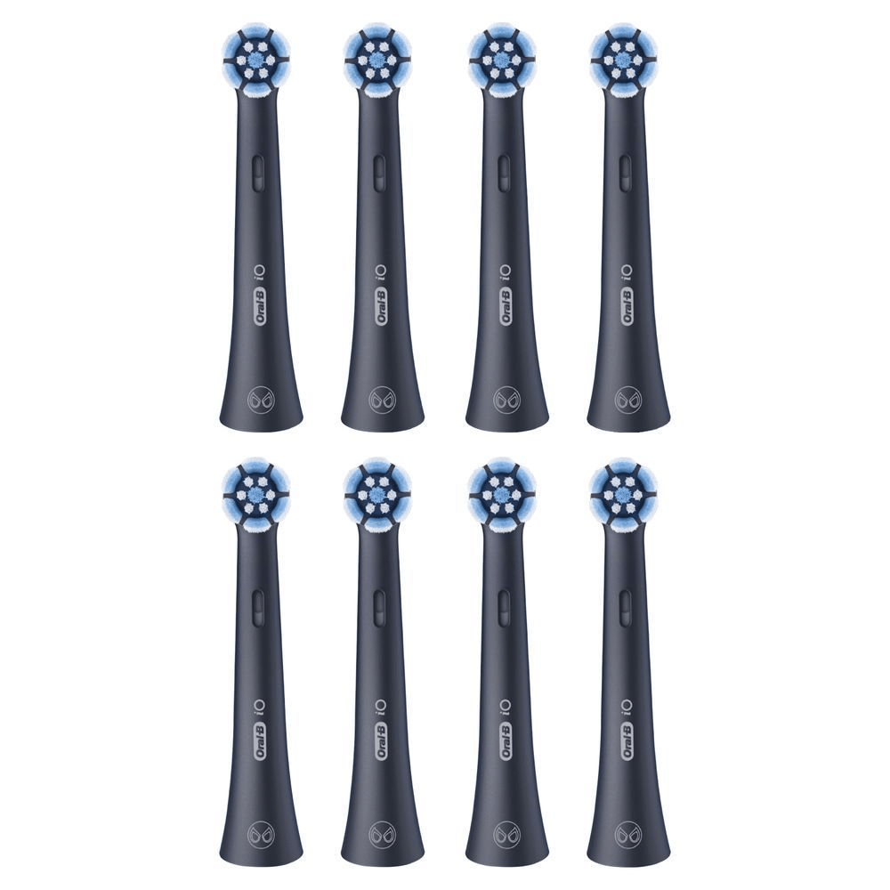 Oral-B iO Aufsteckbürsten, 8er-Pack, mit Marvel Spider-Man Design auf dem Bürstenkopf. [CS] Oral-B iO náhradní kartáčkové hlavy, edice Spiderman, balení obsahuje osm kusů. [PL] Główki szczoteczki Oral-B iO w kolorze granatowym, opakowanie z motywem Spider-Mana.;
