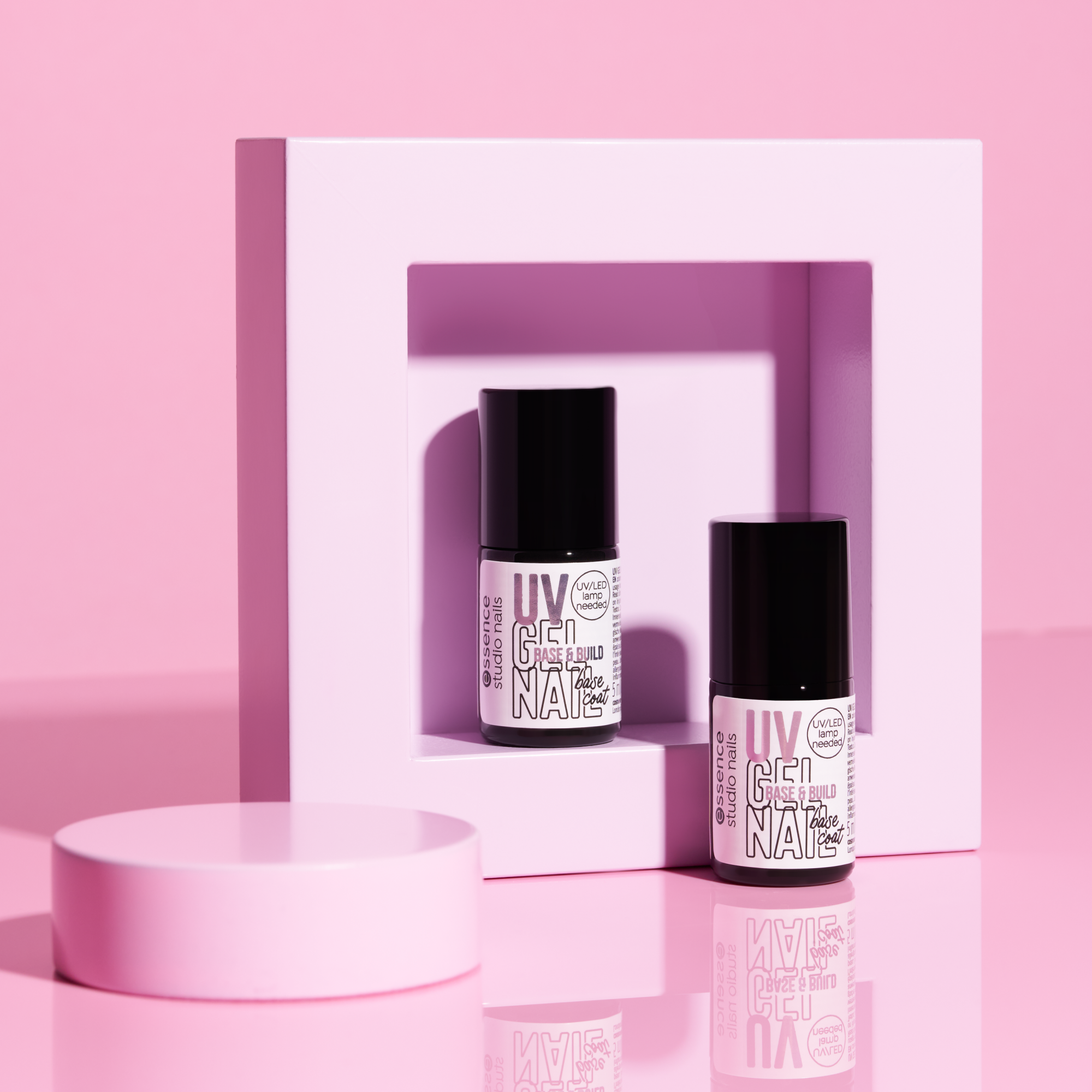 Bild: essence studio nails UV GEL NAIL BASE & BUILD base coat milky white 