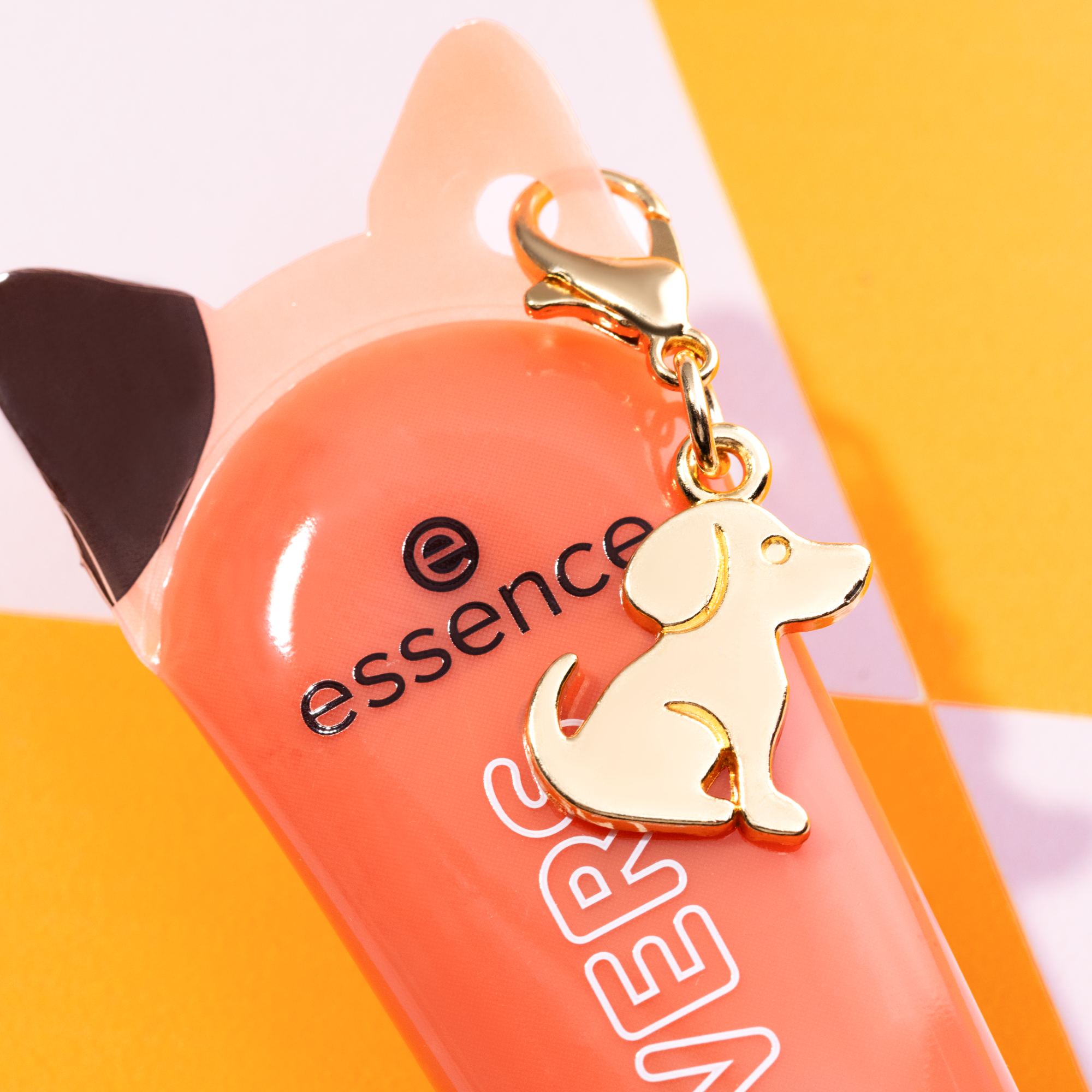 Bild: essence DOG GANG OR CAT CREW?!? DOG LOVERS peptide lip cream