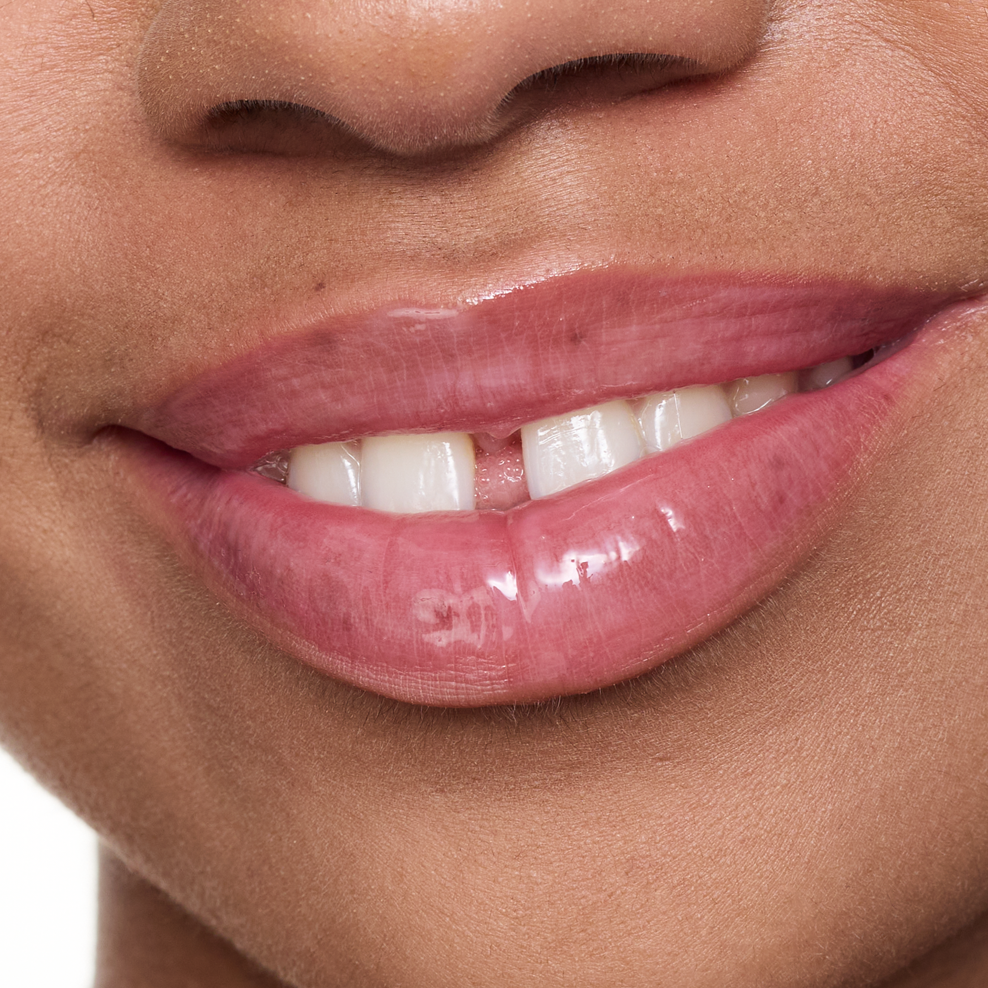 Bild: essence milky GLAZED glossy lip balm Sheeriously Creamy
