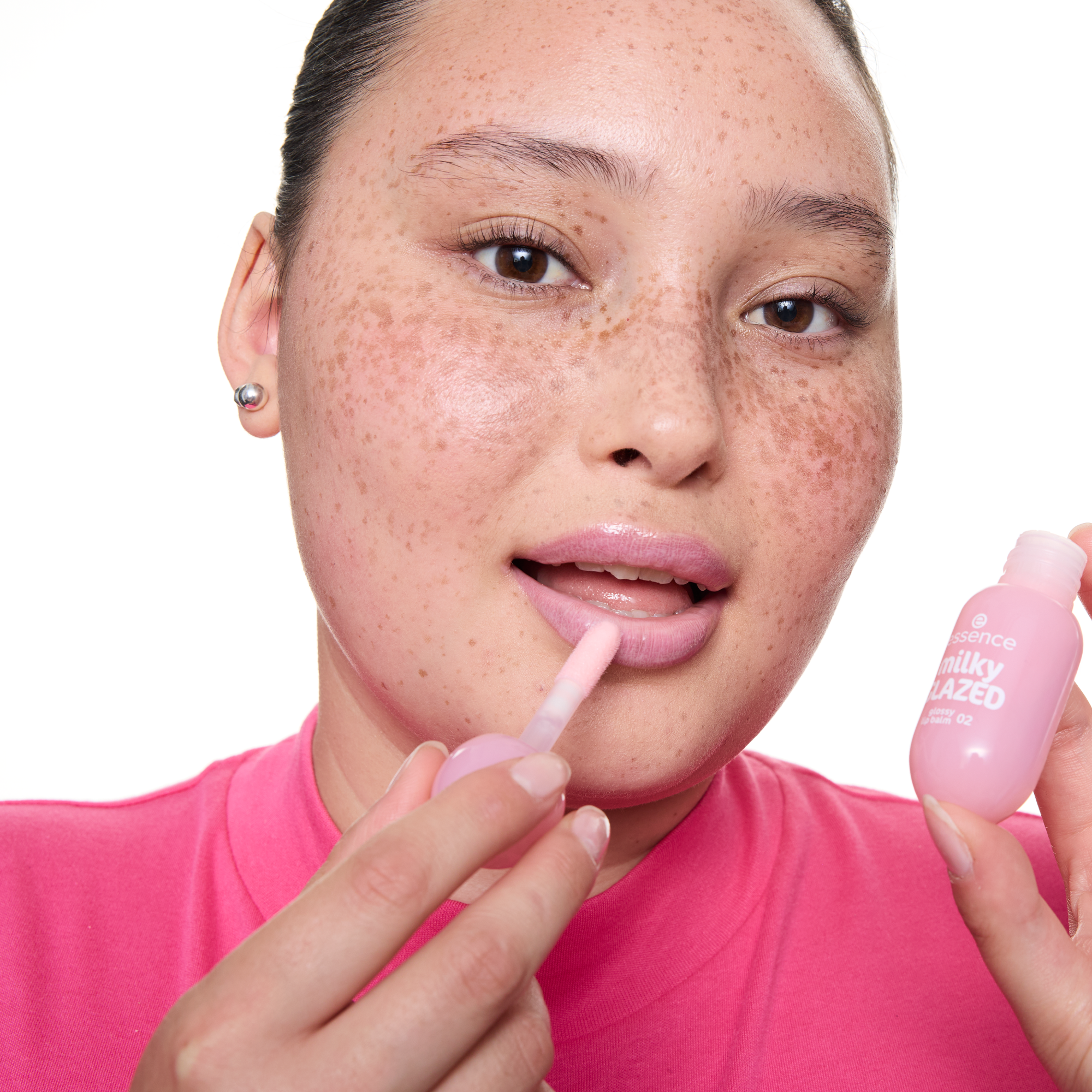 Bild: essence milky GLAZED glossy lip balm Strawberry Whip