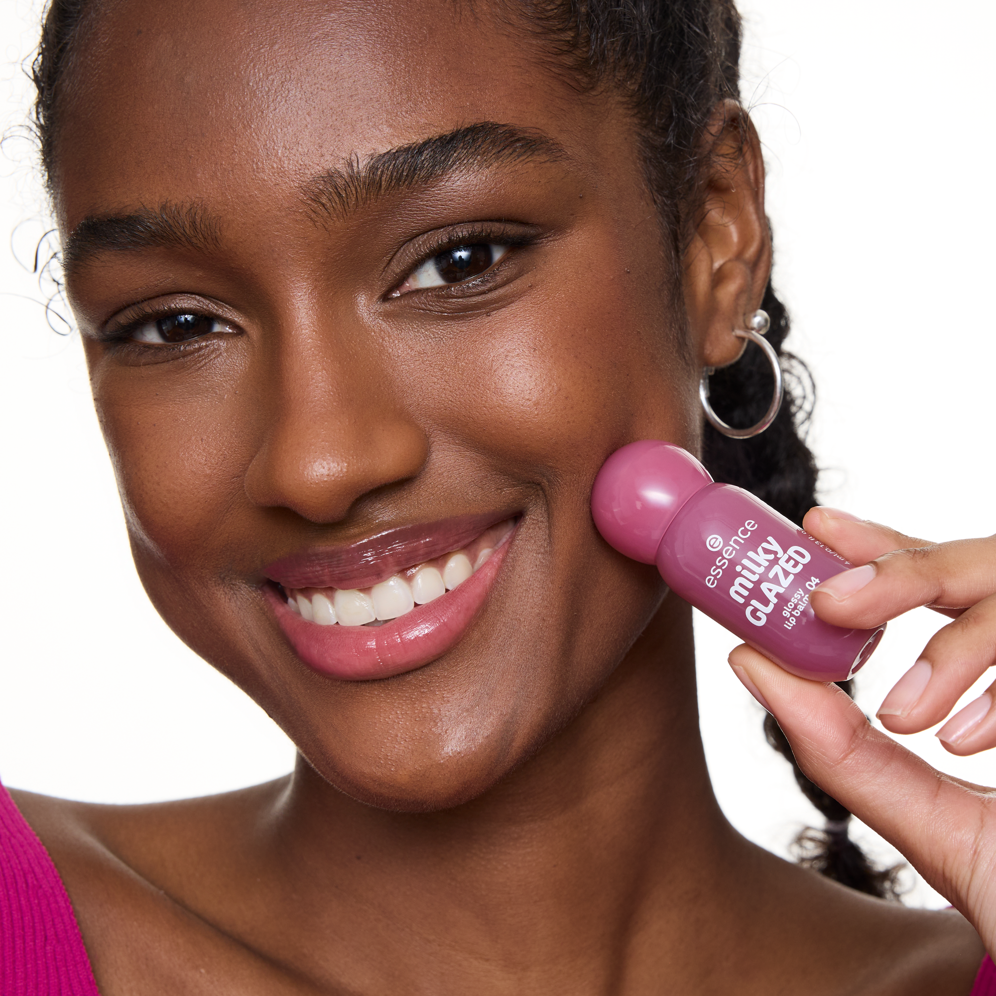 Bild: essence milky GLAZED glossy lip balm Berry Au Lait