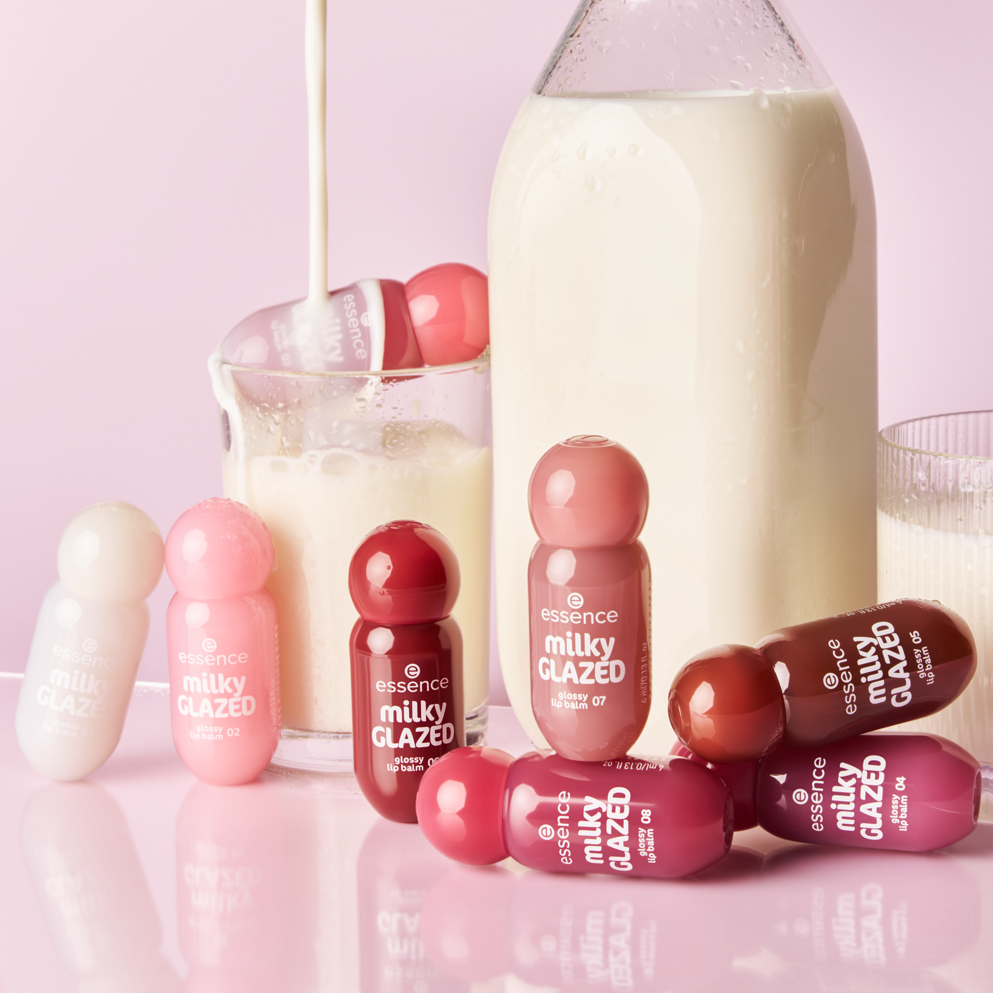Bild: essence milky GLAZED glossy lip balm Berry Au Lait