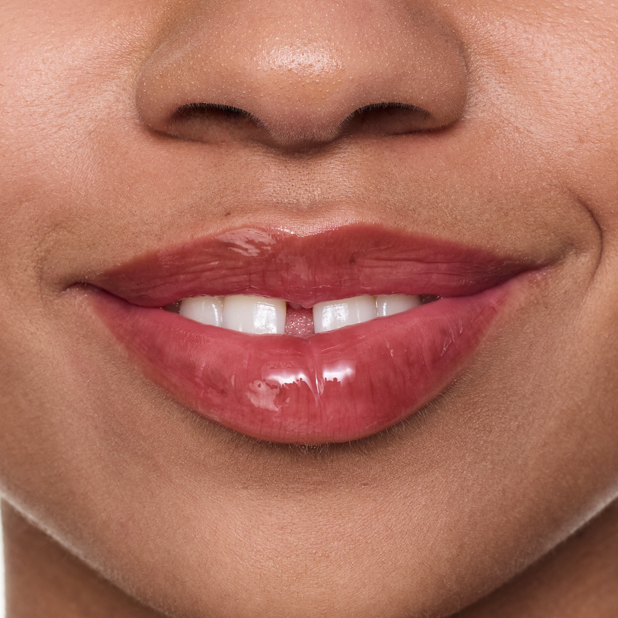 Bild: essence milky GLAZED glossy lip balm Latte-tude