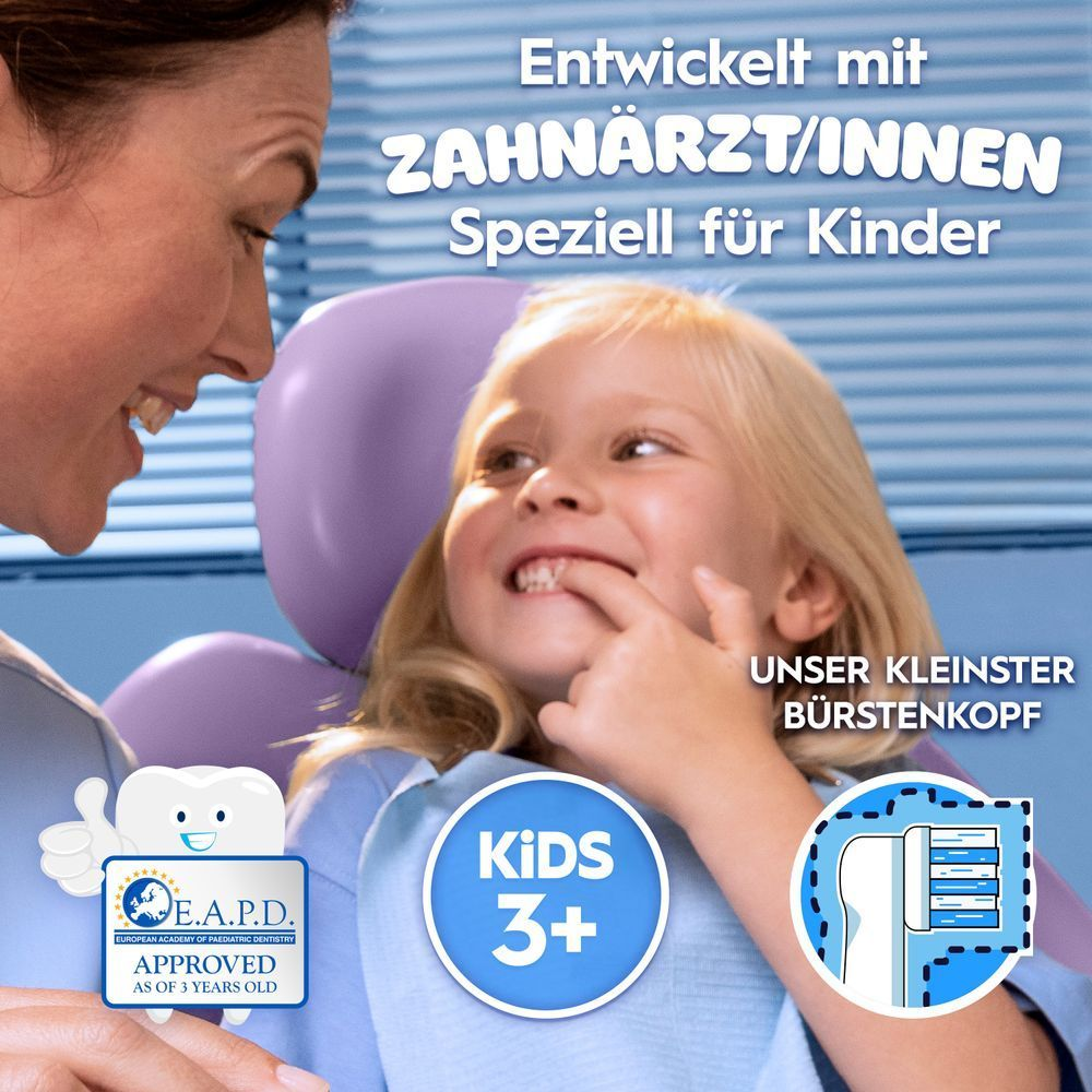 EAPD Logo ist vohanden. Ein Kind sitzt auf einem Zahnarztstuhl neben einem Zahnarzt und zeigt eine iO kids 6+ Zahnbürste.