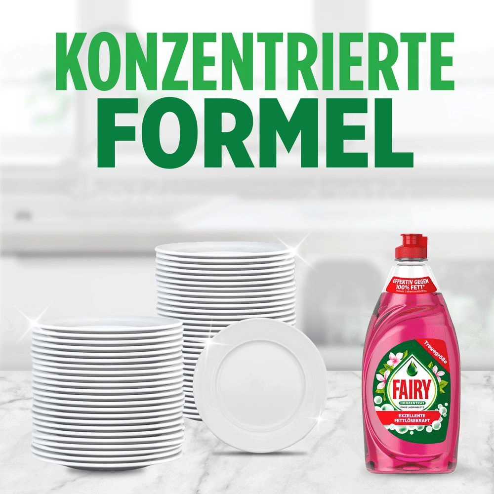 Fairy Pinke Jasminblüte Spülmittelkonzentrat-Flasche neben sauberem, glänzendem Geschirr mit dem Hinweis konzentrierte Formel.