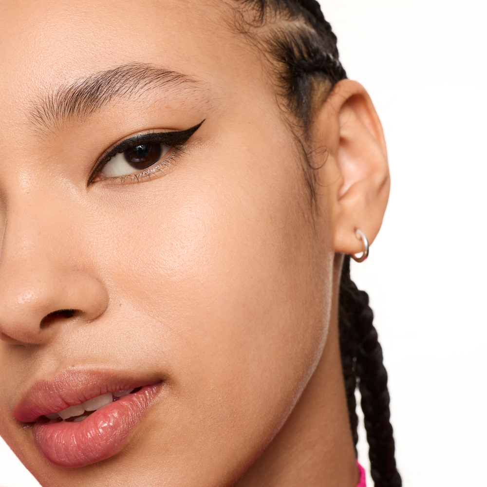 Bild: essence Liquid Ink Eyeliner