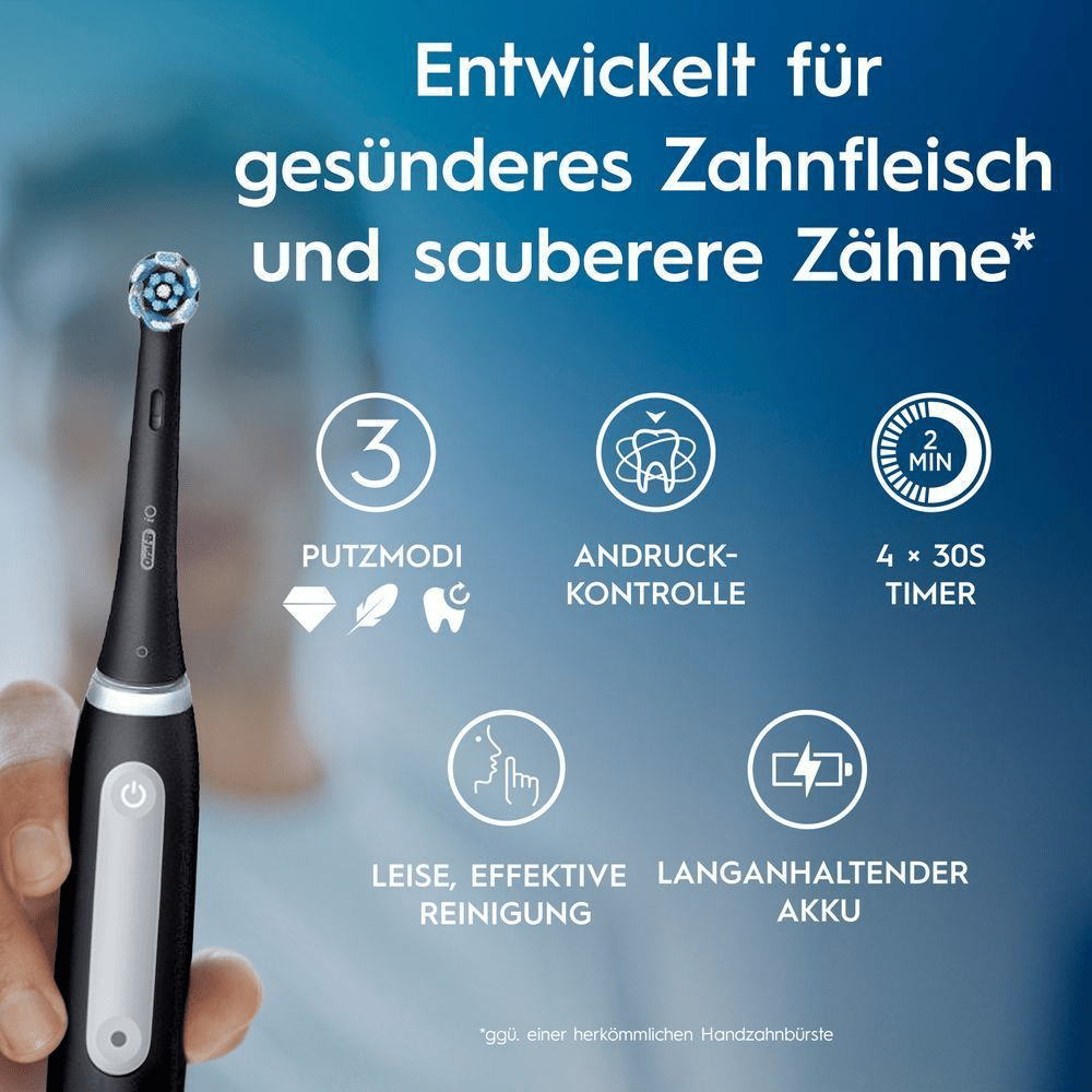 Nahaufnahme einer Oral-B io Zahnbürste mit Ürodukteigenschaften, einschließlich 3 Reinigungsmodi, Andruckkontrolle, 4x30s Timer, leiser aber effektiver Reinigung und langanhaltendem Akku. Entwickelt für gesünderes Zahnfleisch und sauberere Zähne im Vergleich zu einer herkömmlichen Handzahnbürste.