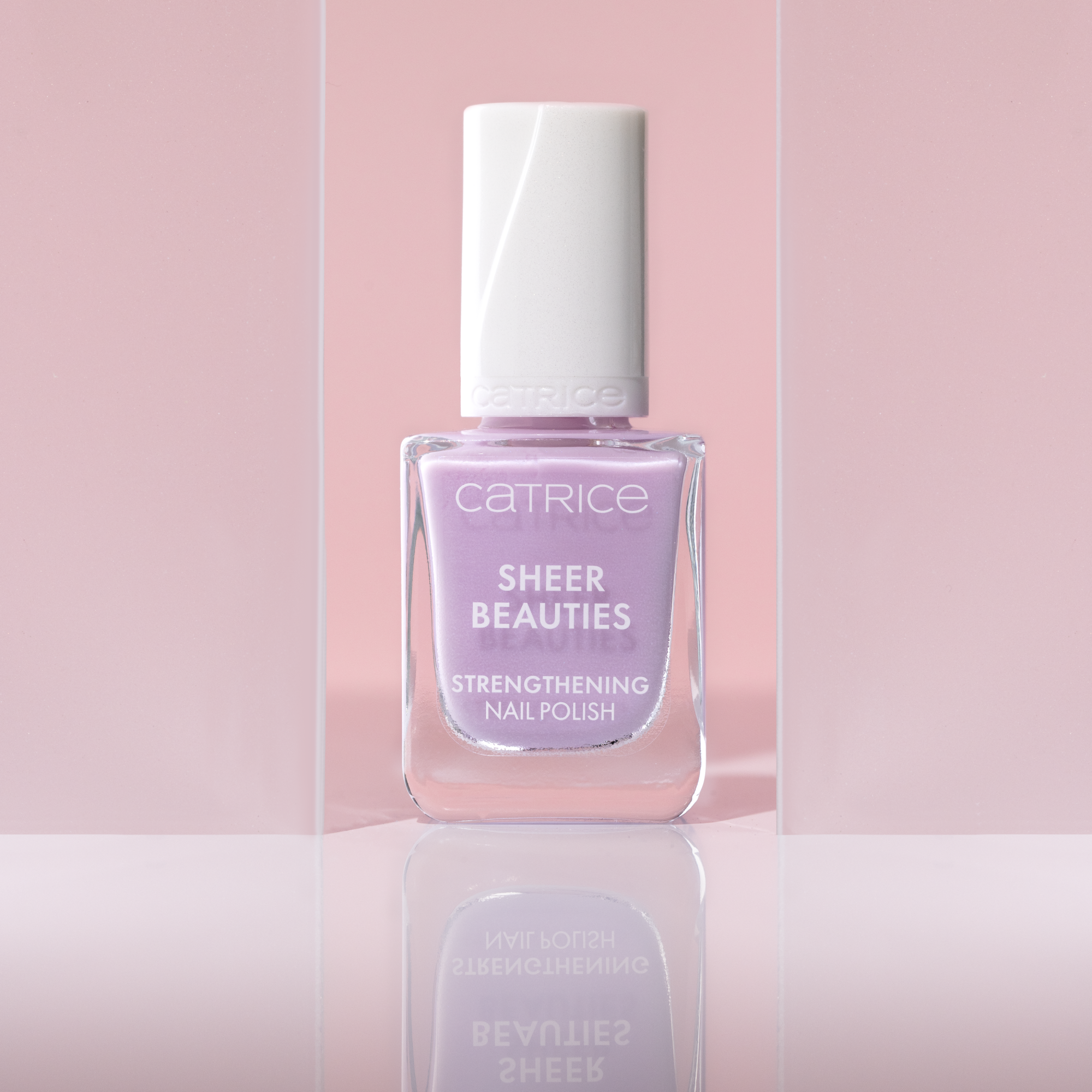 Bild: Catrice Sheer Beauties Strengthening Nail Polish Lavender Whispers 080