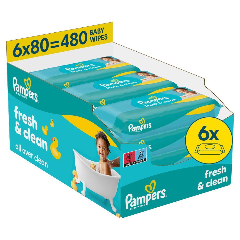 Pampers Fresh & Clean Feuchttücher, 6x80 = 480 Stück, für eine gründliche und zart duftende Reinigung. [RO] Pampers fresh & clean baby wipes, pachet cu 6 bucăți, evidențiind formula all over clean. [HR] Pampers Fresh & Clean vlažne maramice za bebe, 6 pakiranja, s oznakom all over clean i plastic in product. [CS] Pampers Fresh & Clean dětské ubrousky, balení šesti kusů s celkovým počtem 480 ubrousků, pro svěžest a čistotu. [HU] Pampers Fresh & Clean babatörlőkendő 6x80 darabos (összesen 480 db) gyűjtőcsomagban. [SK] Pampers Fresh & Clean detské obrúsky, balenie 6 x 80 kusov, s nápisom All over clean (čisté všade). [SL] Pampers Fresh & Clean otroški robčki, pakiranje 6x80, s poudarkom na embalaži s sloganom all over clean.