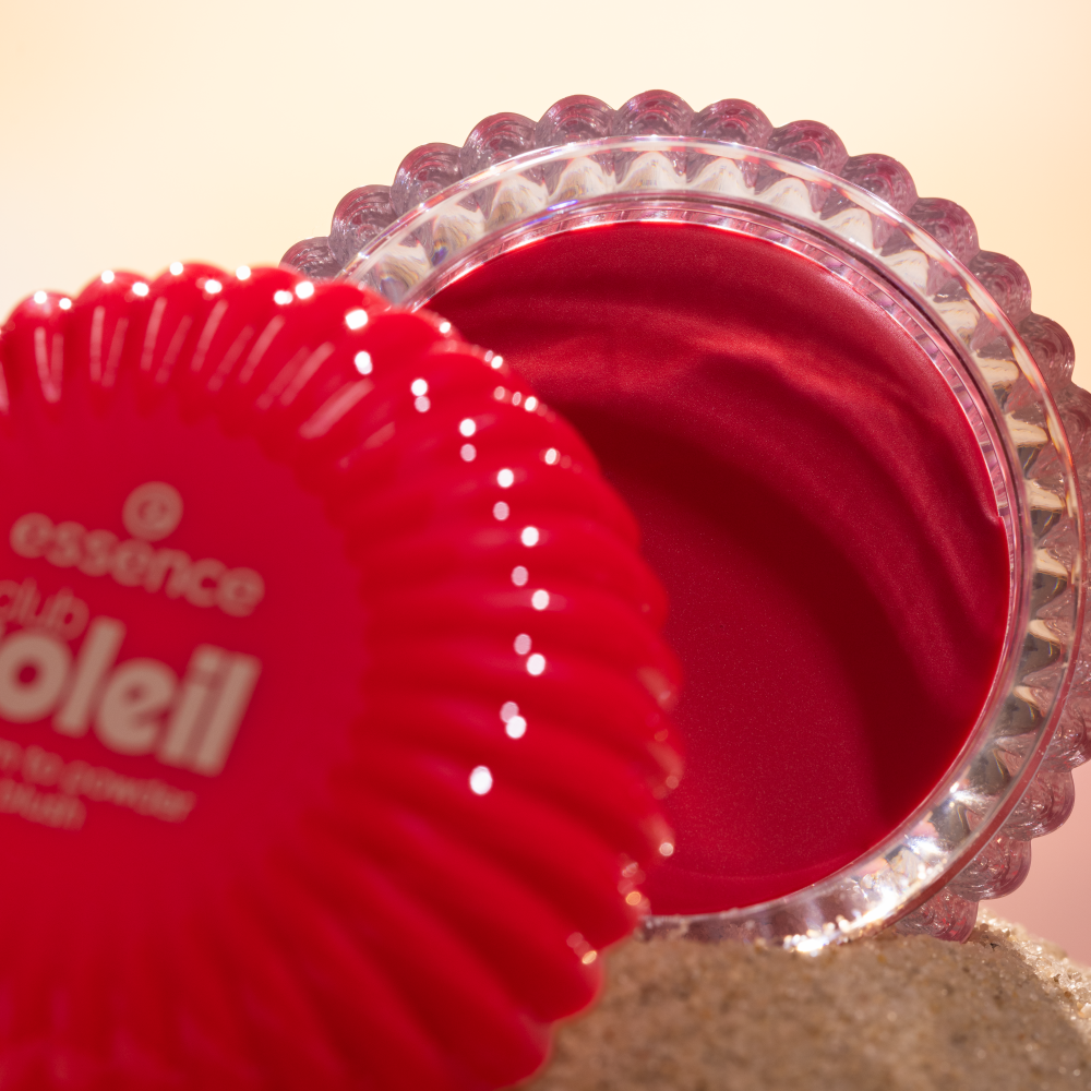 Bild: essence club SOLEIL cream to powder blush 