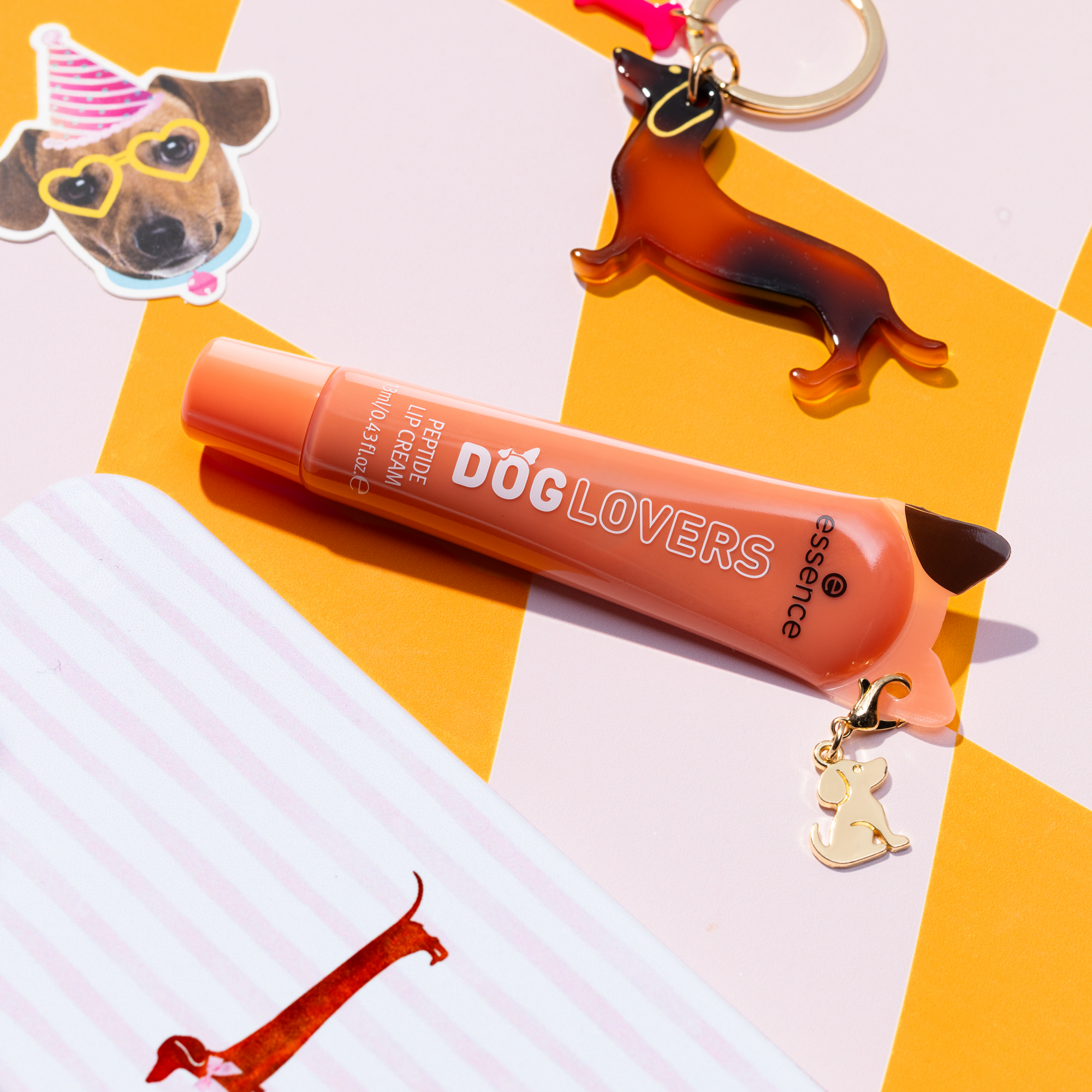 Bild: essence DOG GANG OR CAT CREW?!? DOG LOVERS peptide lip cream 