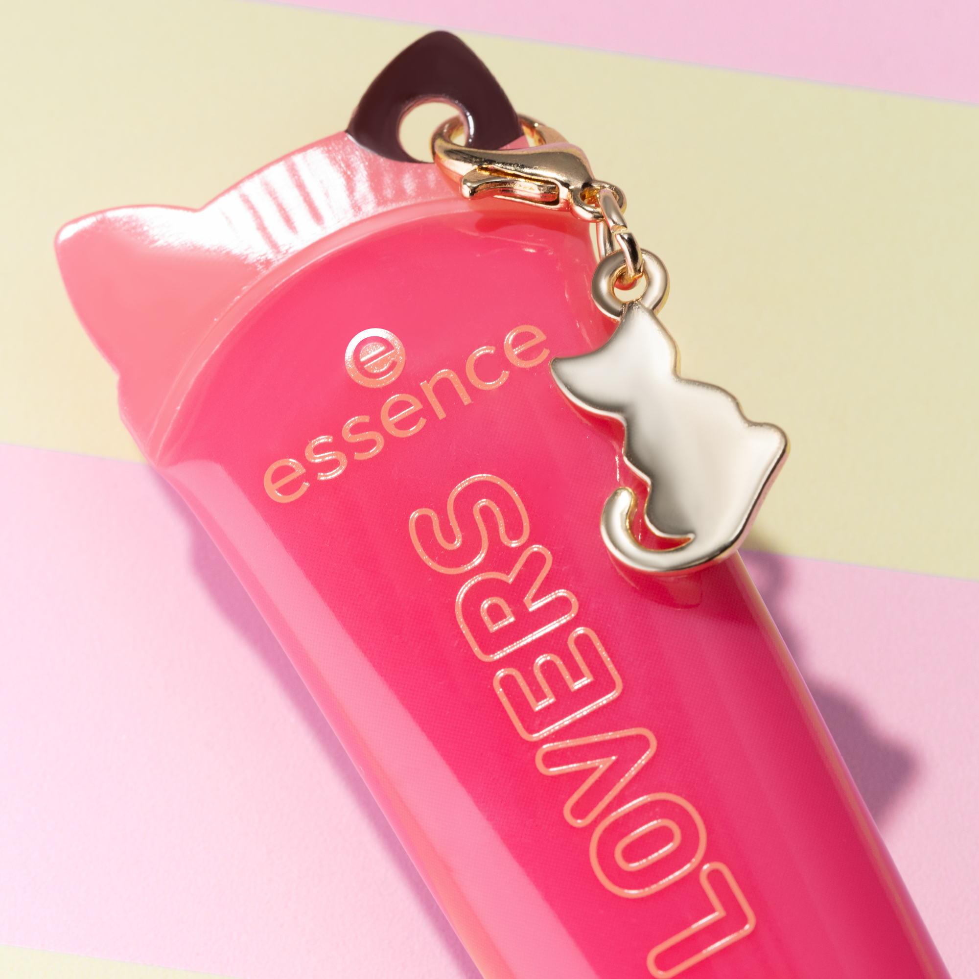 Bild: essence DOG GANG OR CAT CREW?!? CAT LOVERS peptide lip cream 