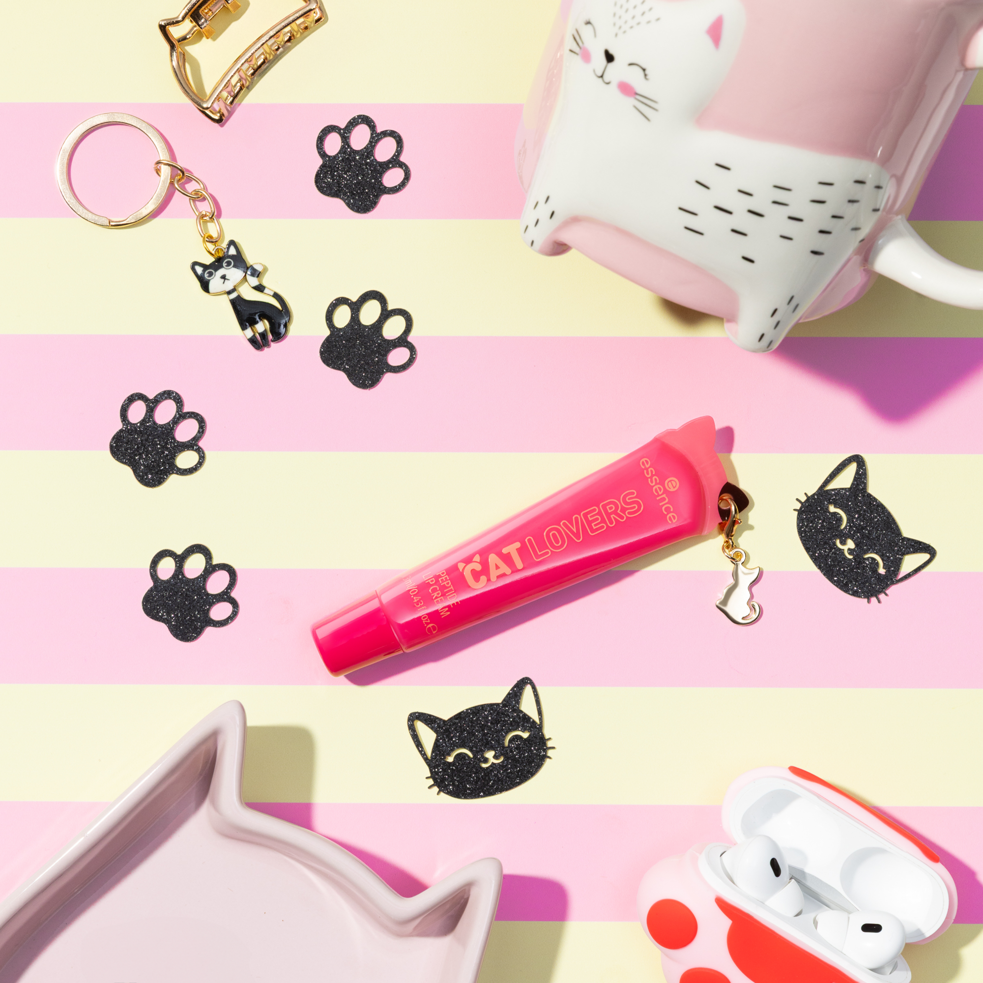 Bild: essence DOG GANG OR CAT CREW?!? CAT LOVERS peptide lip cream 